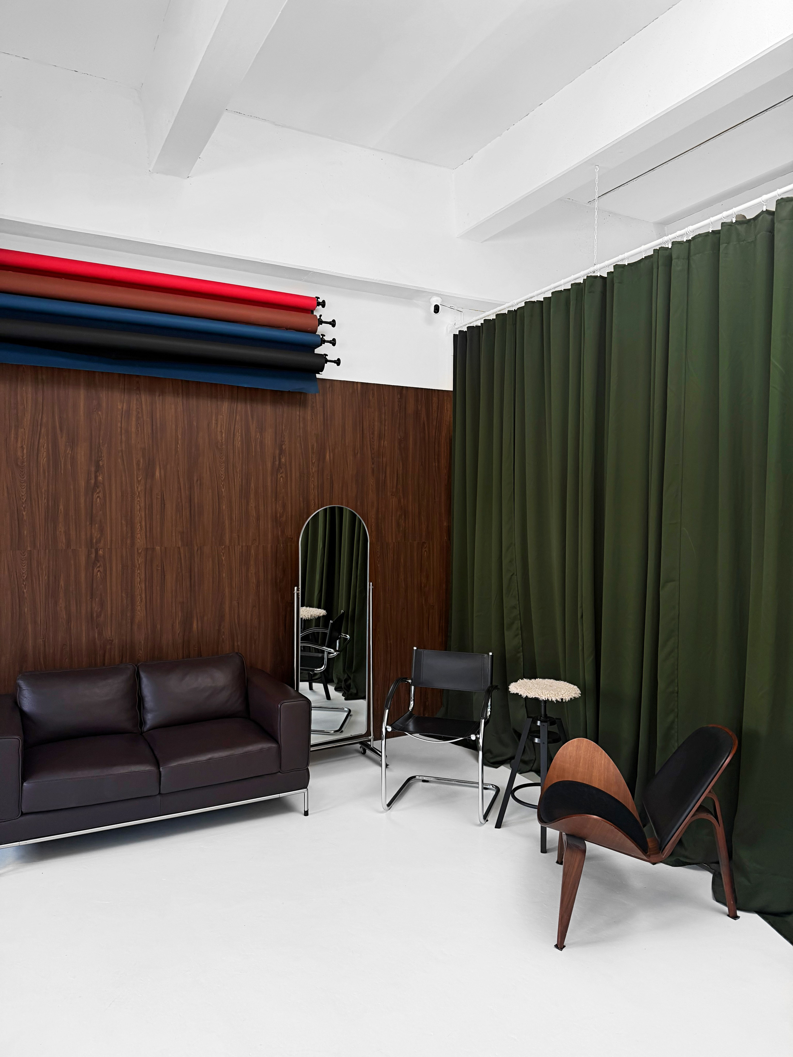 Premium Studio Equipment Munich — Lighting, Setup & Props. Aesthetic Space Munich — Photo Studio, book from 1 hour