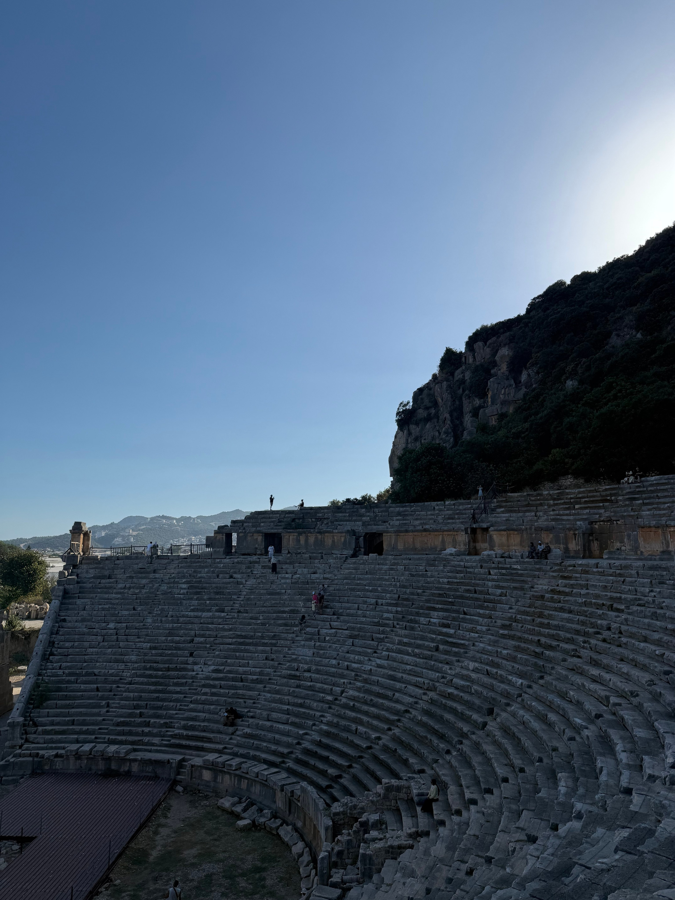 9 Tage in der Türkei: Entspannt und locker. Zwei Tage in jeder Stadt: Istanbul, Antalya, Kaş und ein Villenaufenthalt mit Bergblick