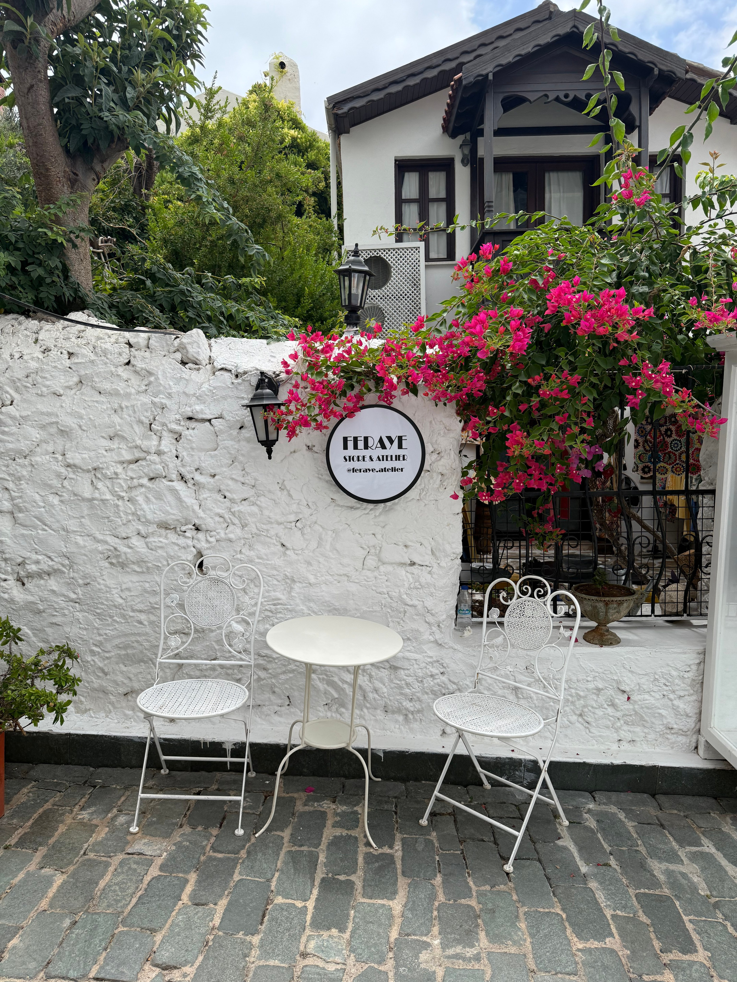 9 Tage in der Türkei: Entspannt und locker. Zwei Tage in jeder Stadt: Istanbul, Antalya, Kaş und ein Villenaufenthalt mit Bergblick