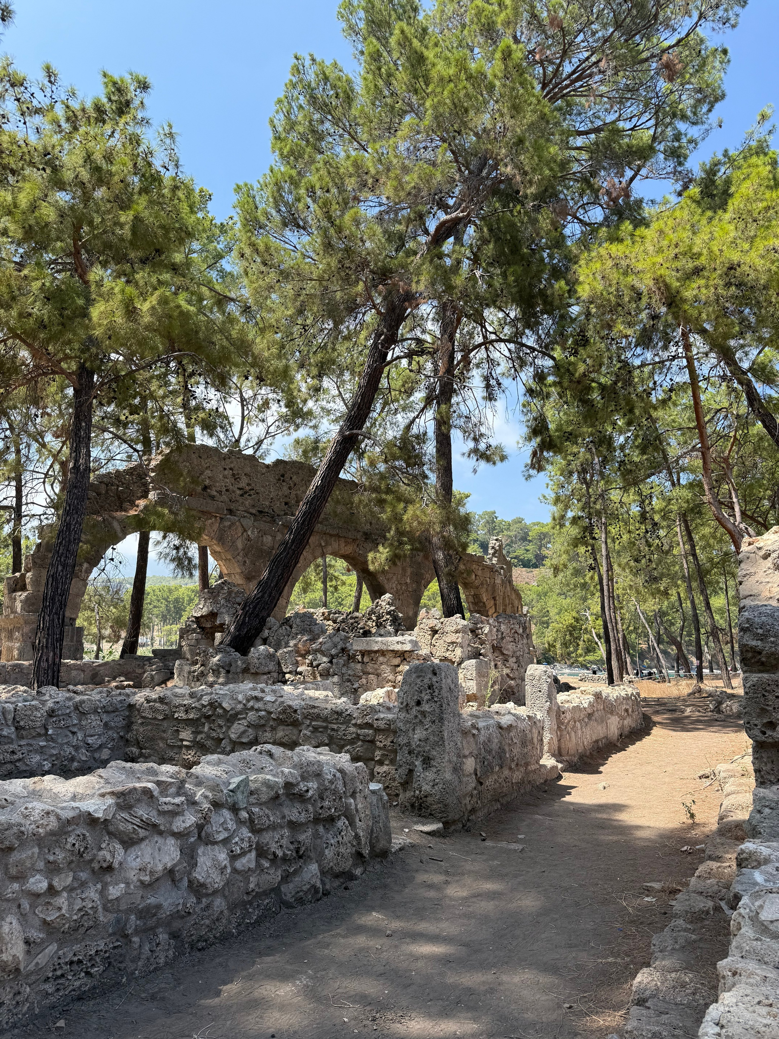 9 Tage in der Türkei: Entspannt und locker. Zwei Tage in jeder Stadt: Istanbul, Antalya, Kaş und ein Villenaufenthalt mit Bergblick