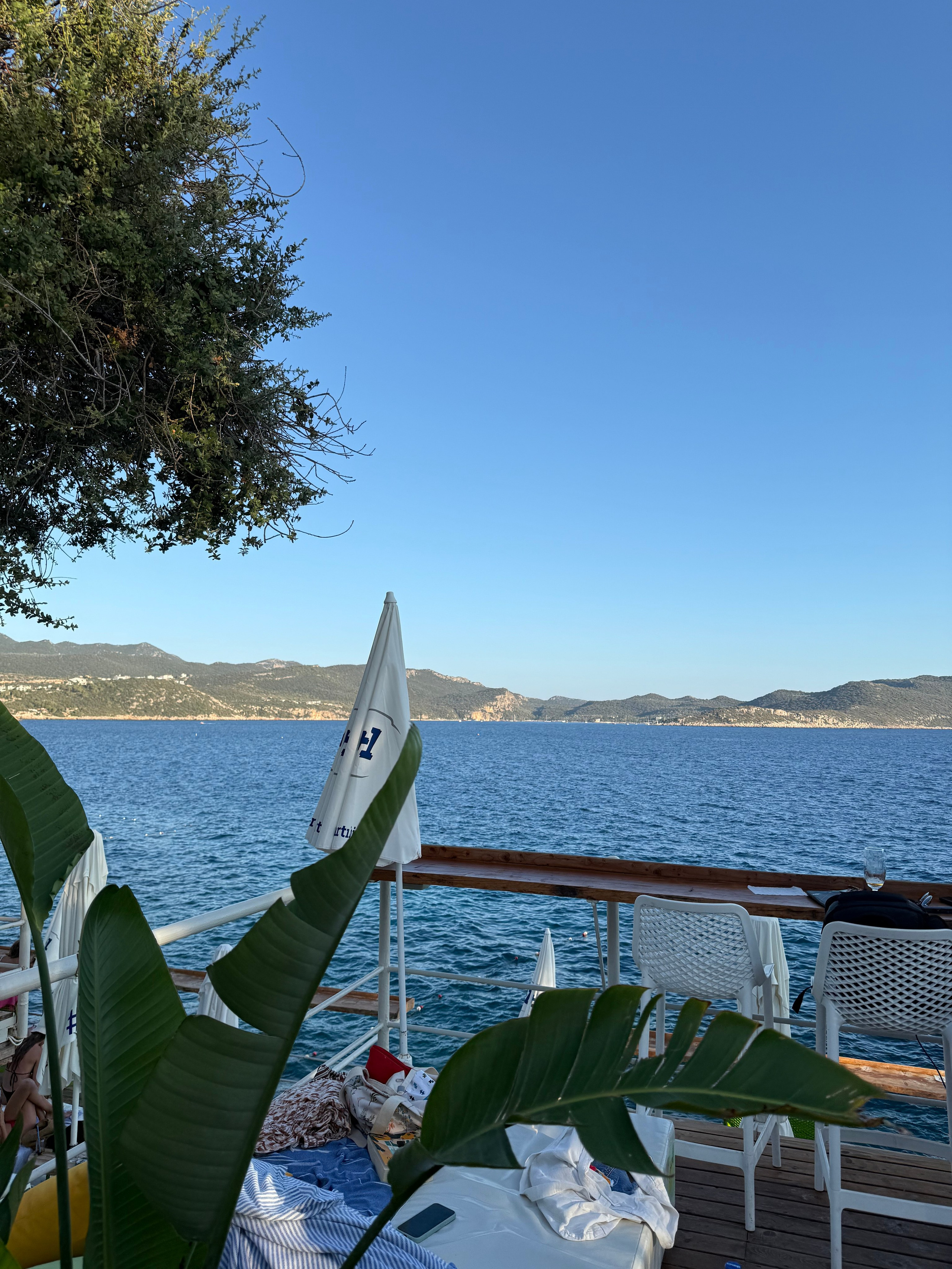 9 Tage in der Türkei: Entspannt und locker. Zwei Tage in jeder Stadt: Istanbul, Antalya, Kaş und ein Villenaufenthalt mit Bergblick