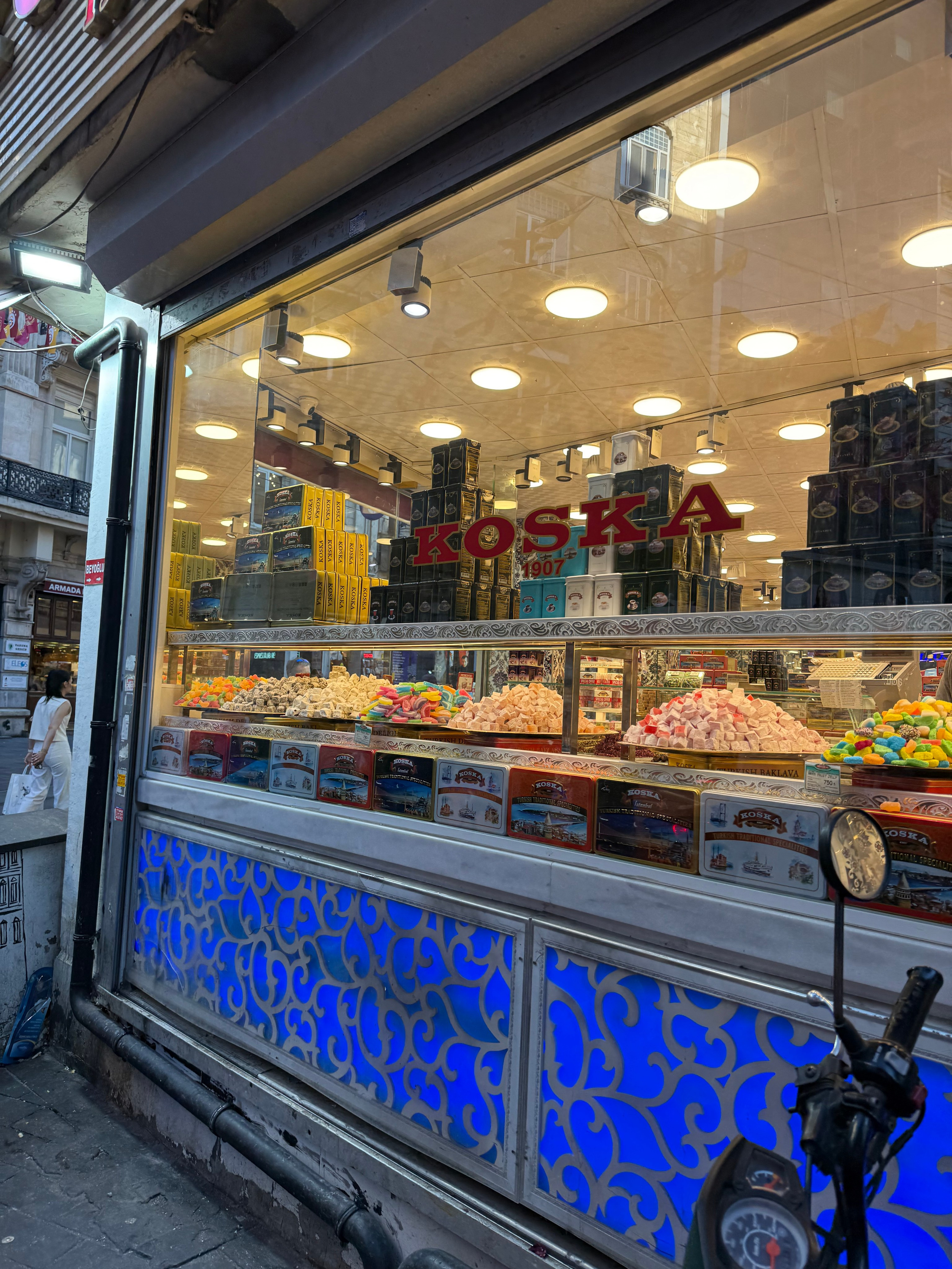 9 Tage in der Türkei: Entspannt und locker. Zwei Tage in jeder Stadt: Istanbul, Antalya, Kaş und ein Villenaufenthalt mit Bergblick