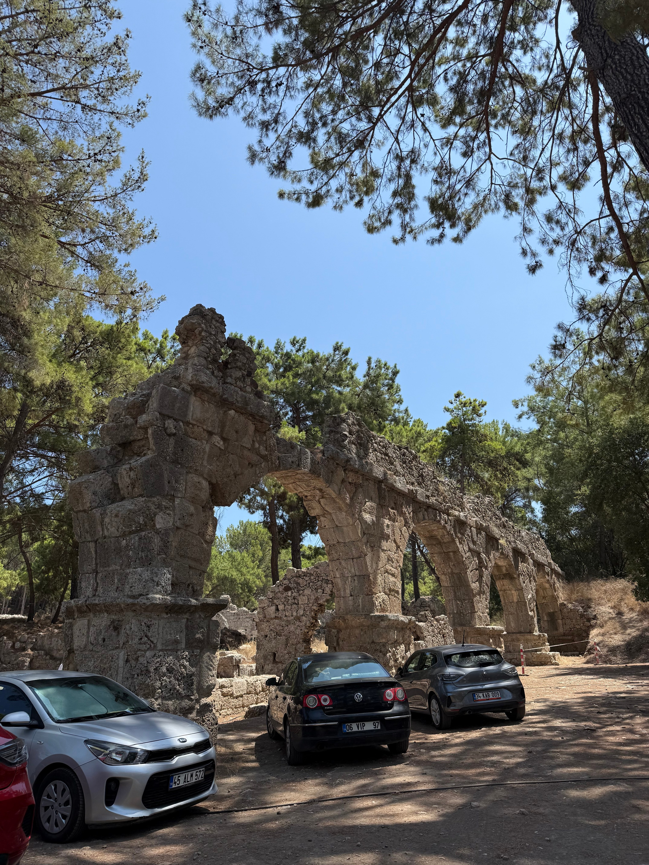 9 Tage in der Türkei: Entspannt und locker. Zwei Tage in jeder Stadt: Istanbul, Antalya, Kaş und ein Villenaufenthalt mit Bergblick