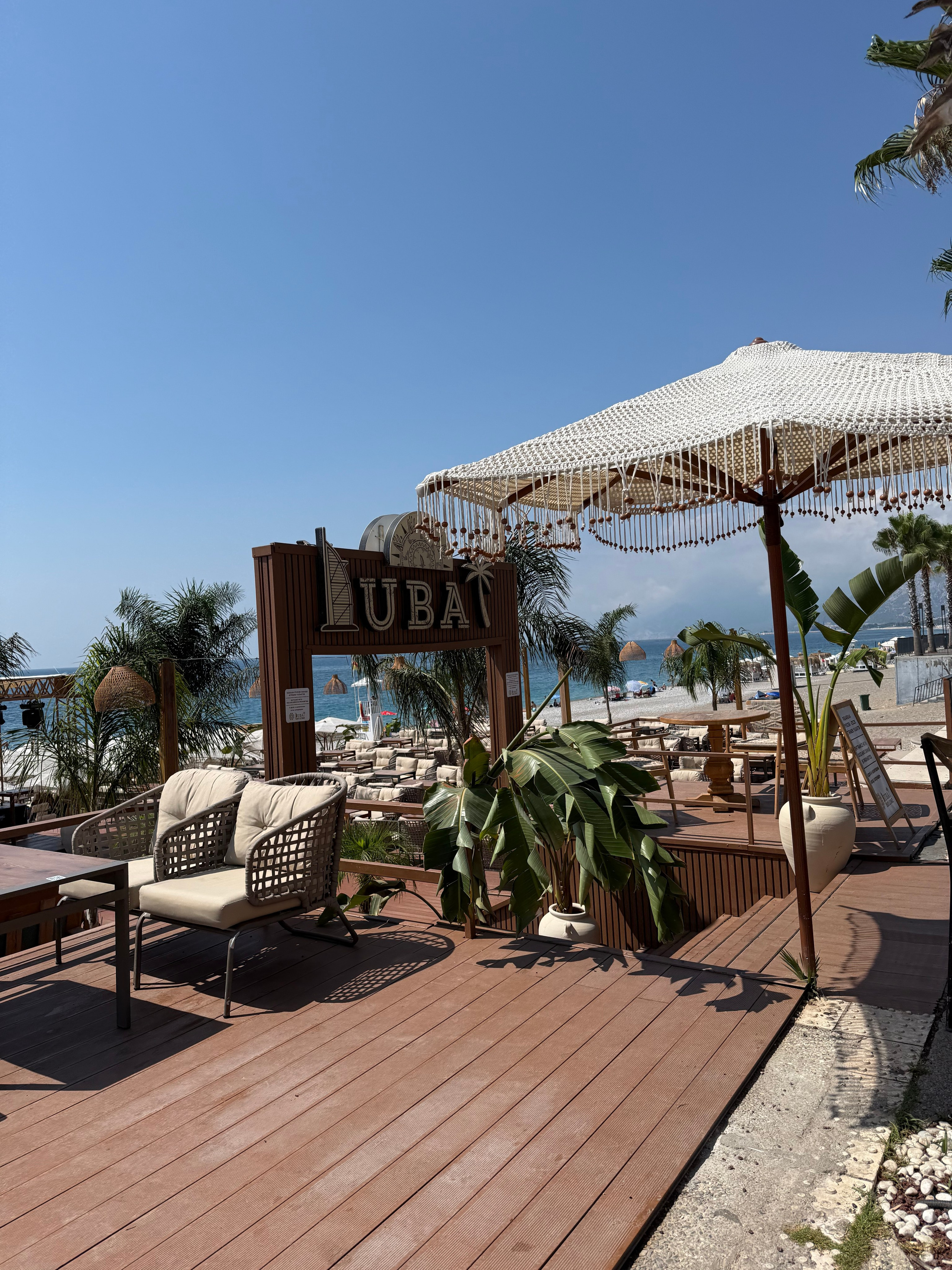 9 Tage in der Türkei: Entspannt und locker. Zwei Tage in jeder Stadt: Istanbul, Antalya, Kaş und ein Villenaufenthalt mit Bergblick