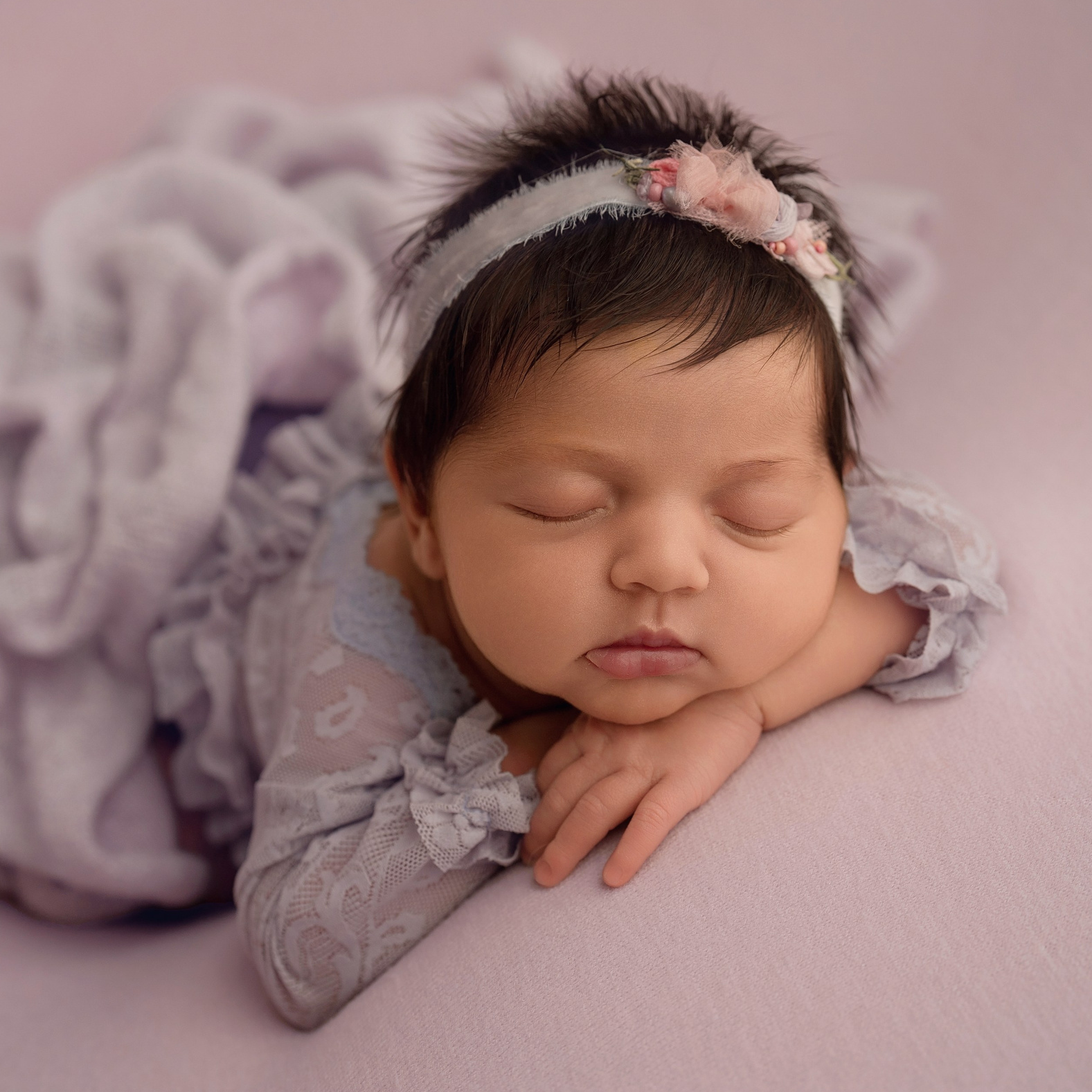 Newborn baby photo session. Professional photographer in Sydney.