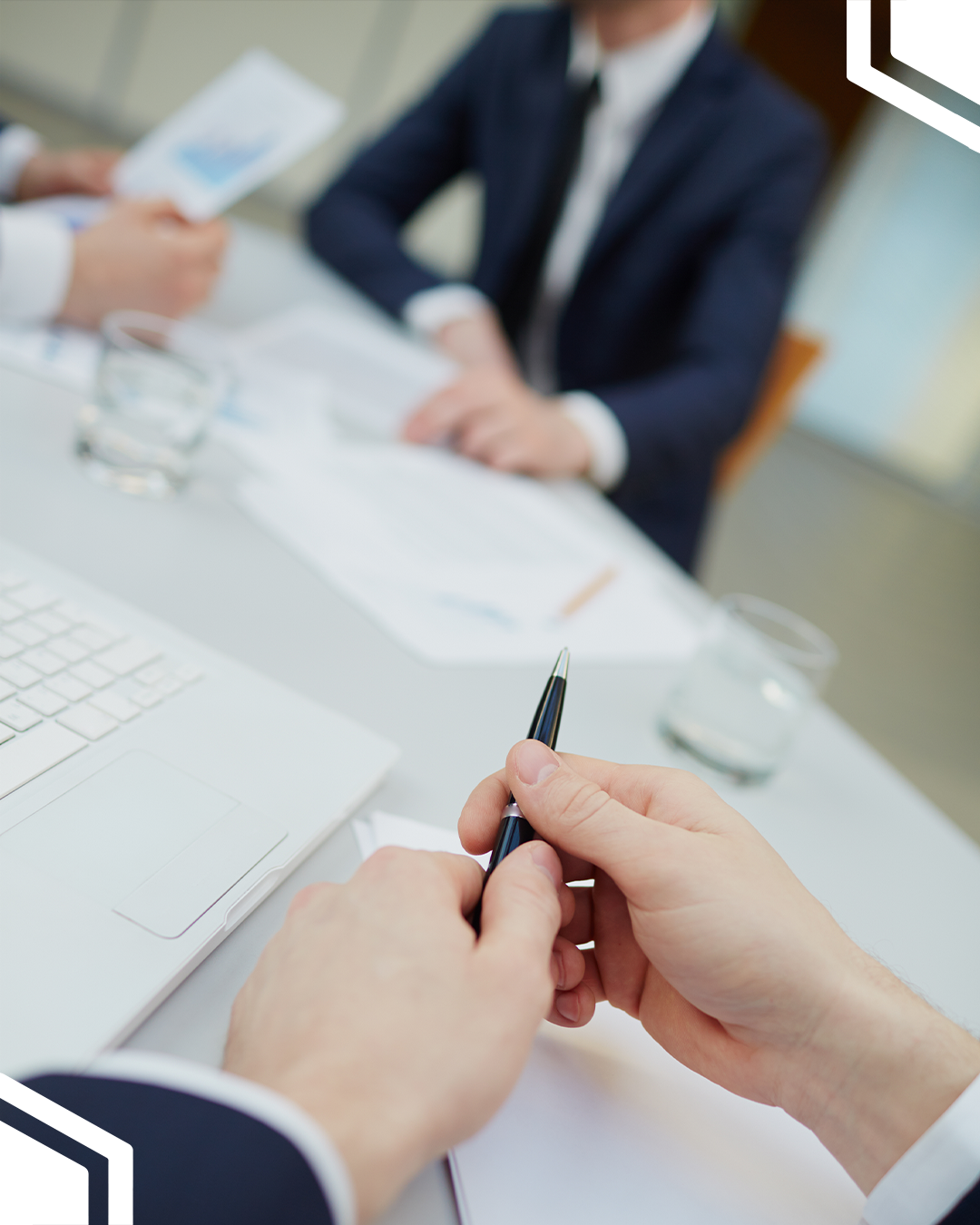 Biz kimik?. Komplayens Assosiasiyası