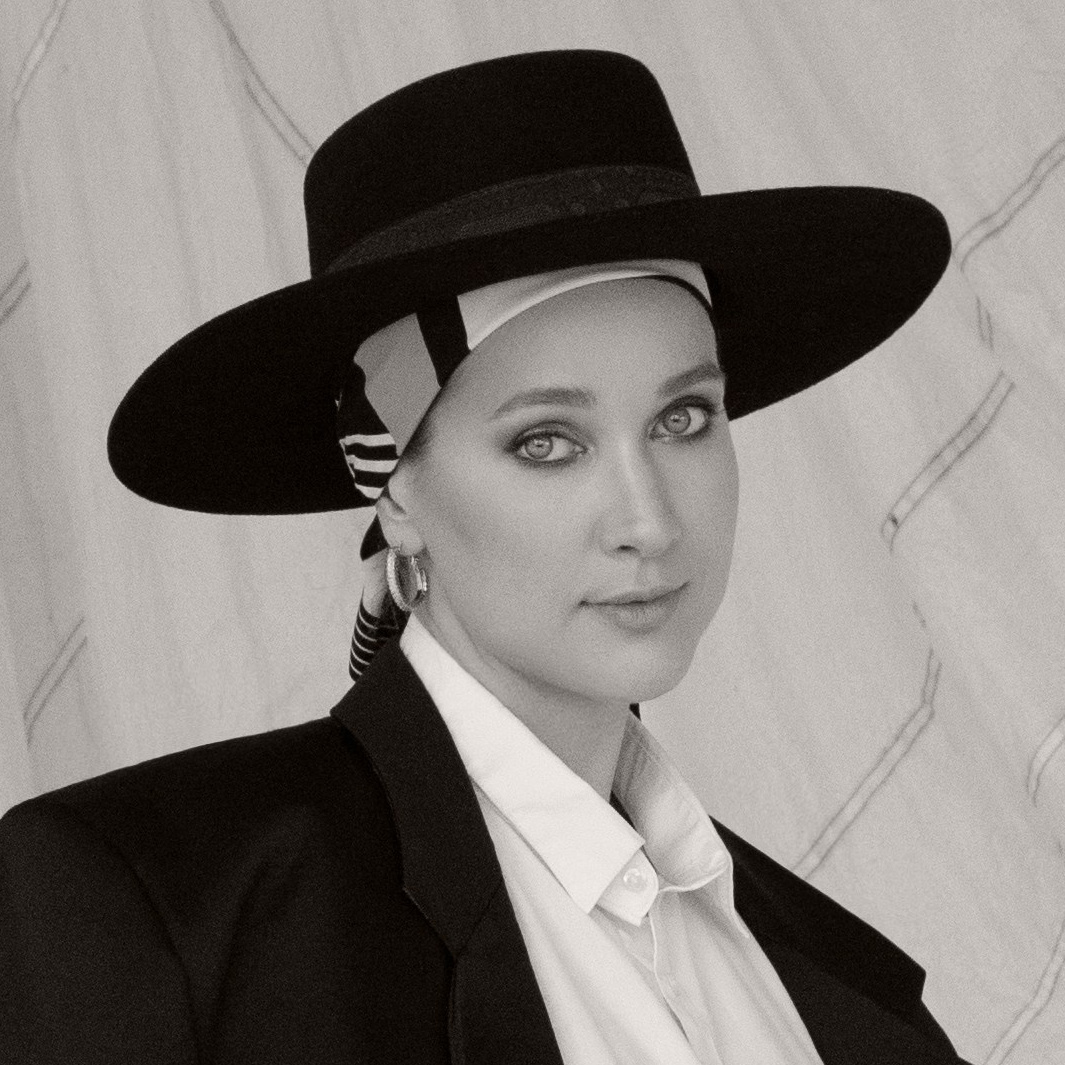 Contact. Women and maternity photographer in Brussels, Belgium