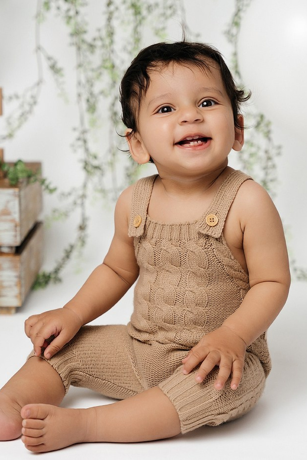 Cake smash outfits for boys. Newborn and family photographer. Hills District. Sydney