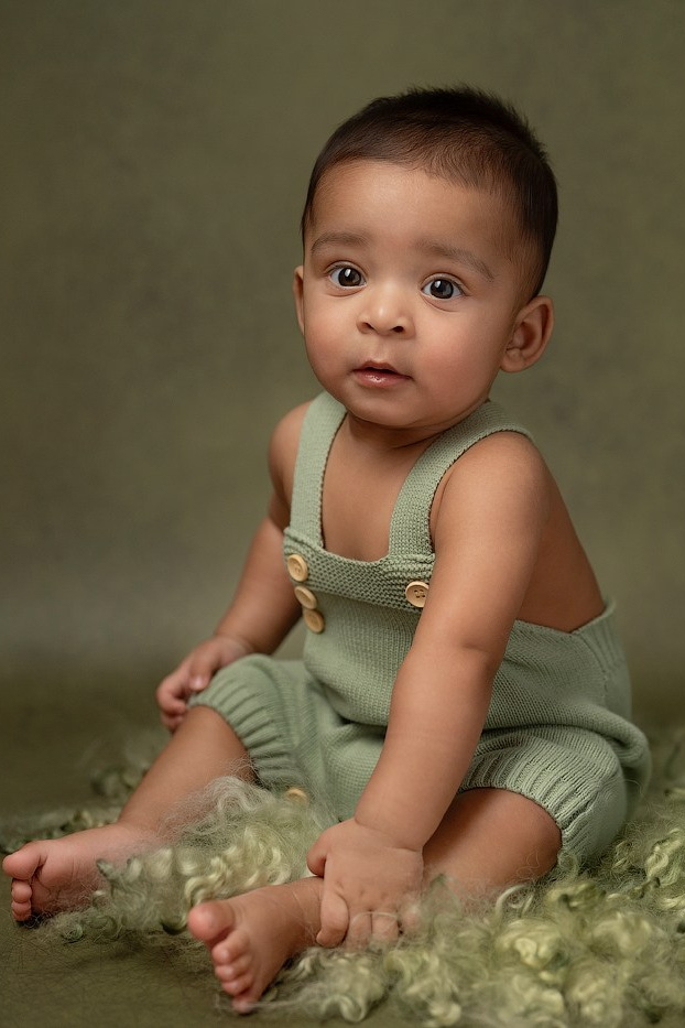 Cake smash outfits for boys. Newborn and family photographer. Hills District. Sydney