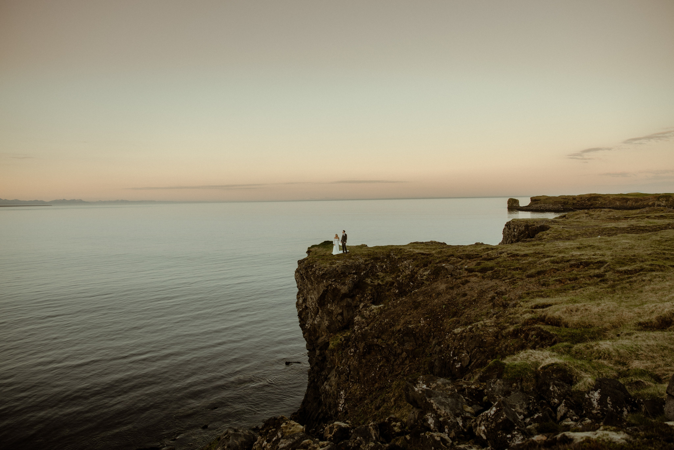 wedding photos on the cliff in Iceland