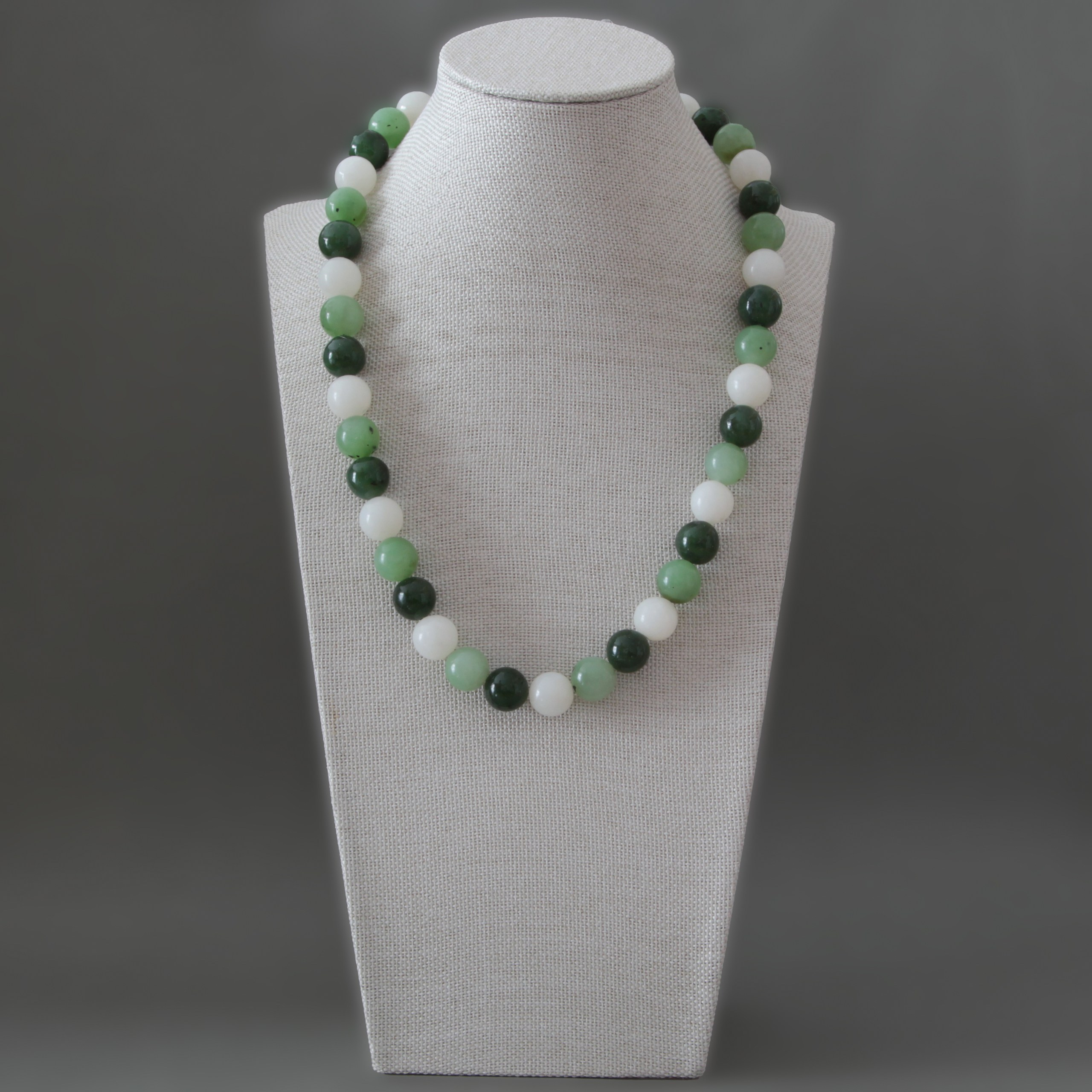 Modern Jewelry. Современнные и актикварные украшения в Барселоне, Москве и Санкт-Петербурге