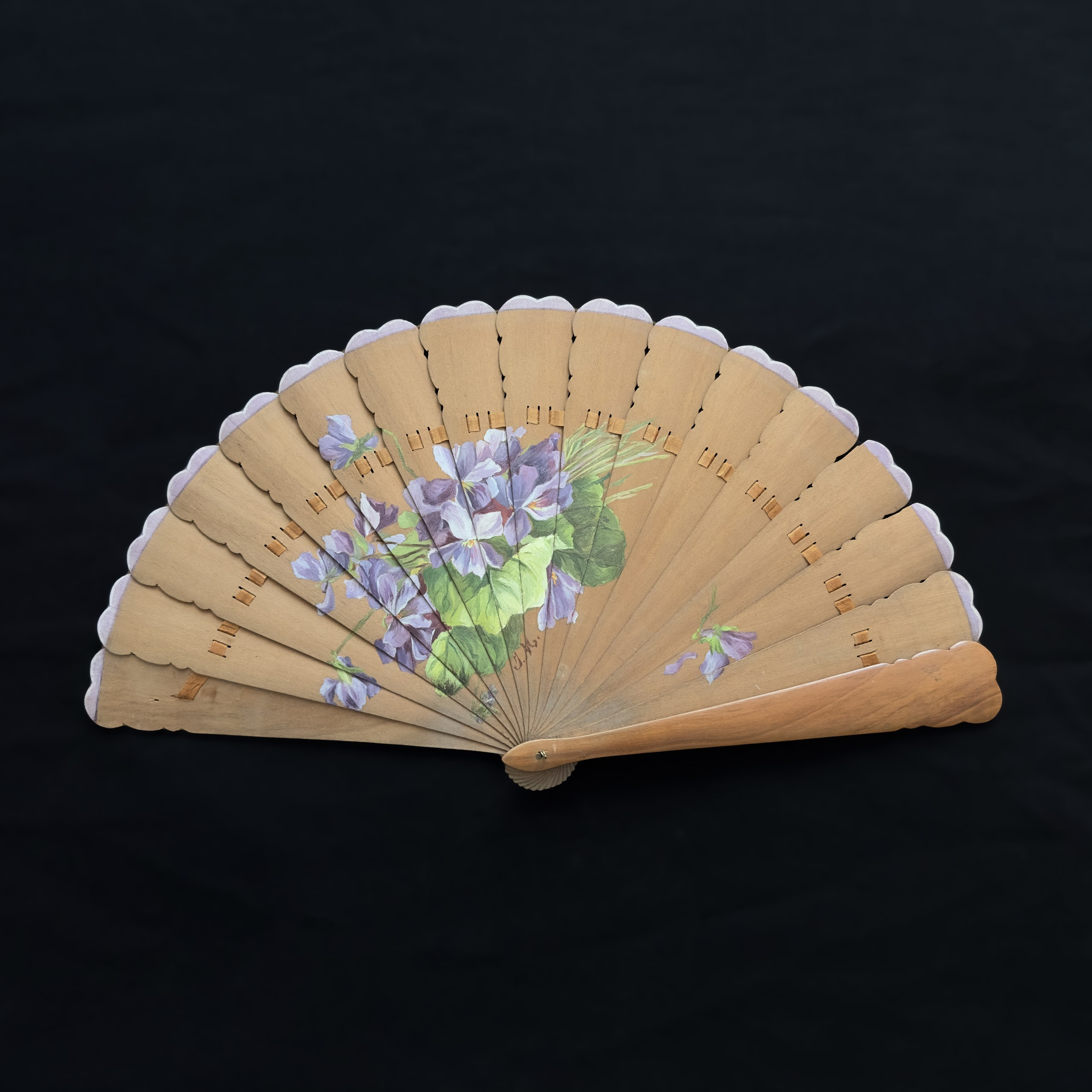 Antique fans. Современнные и актикварные украшения в Барселоне, Москве и Санкт-Петербурге