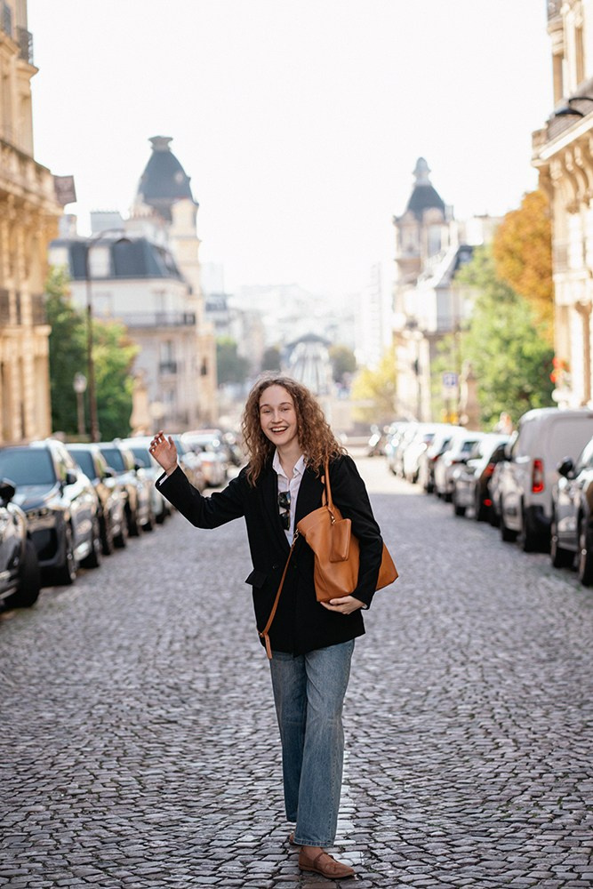 Village de Passy near Pont de Bir-Hakeim for a solo photoshoot