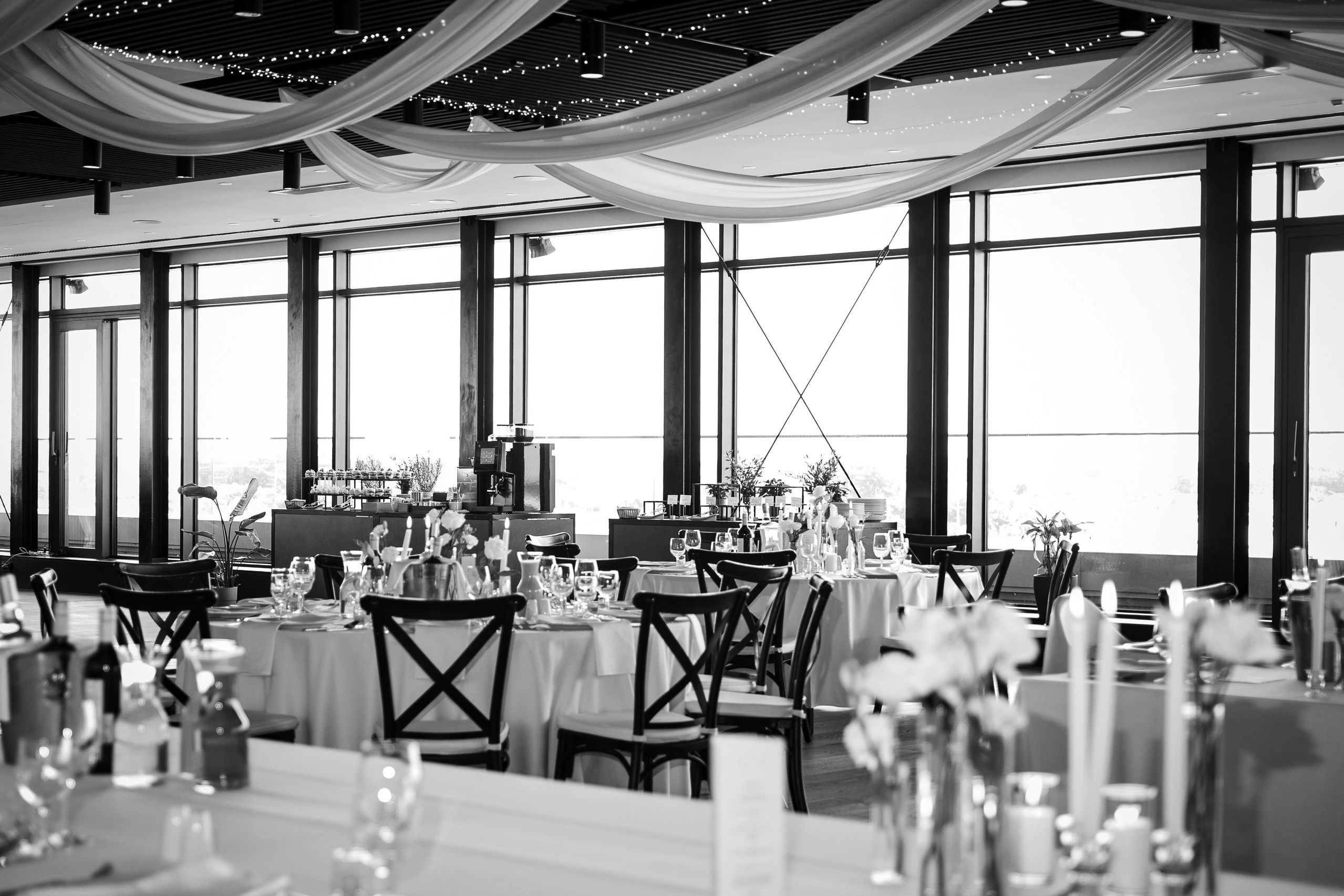 Pełny dzień ślubu w Q Hotel Plus Wrocław Bielany: 12 godzin pracy 1 fotografa. SL Wedding Photo — Editorial, Elegant & Timeless Wedding Photography in Poland and Across Europe