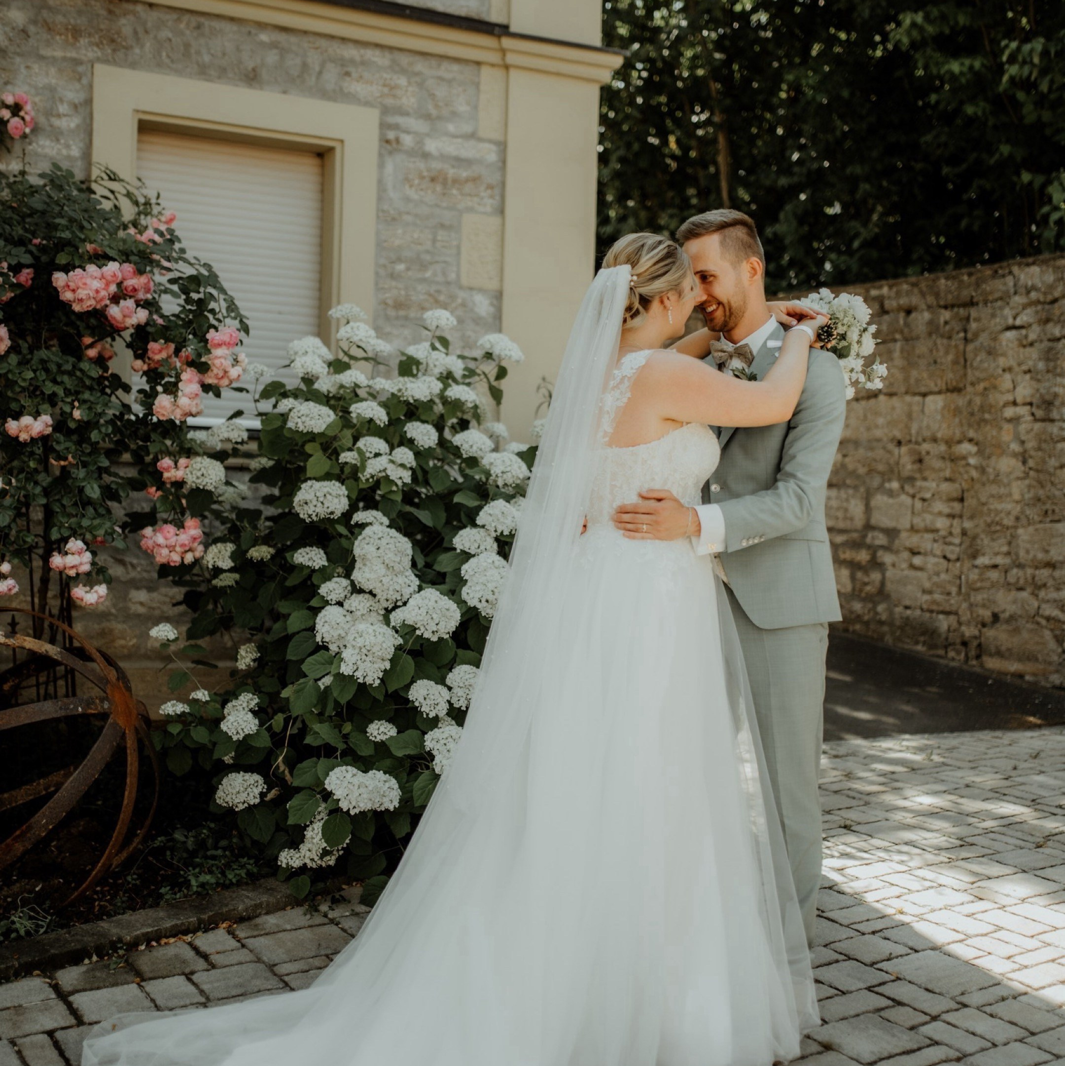 Freie Trauung Lara & Yannick | Landhaus Odaia | Fotograf Würzburg. Anna Saribekyan – Beste Hochzeitsfotografin in Würzburg, Top 10 in Deutschland