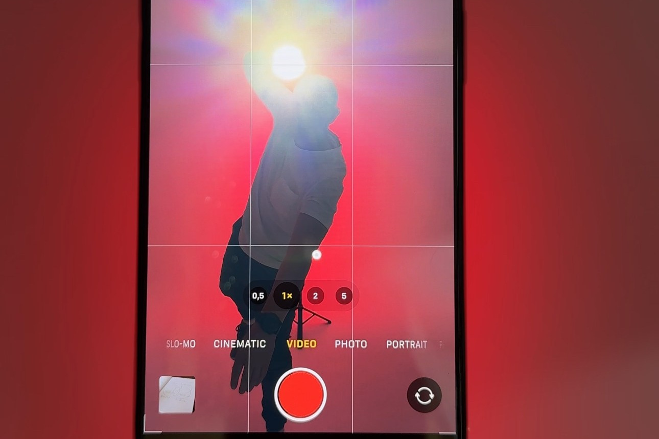 Filmēšanas kursi, gan klātienes, gan online. Video shooting and creating with phone, iPhone Video School
