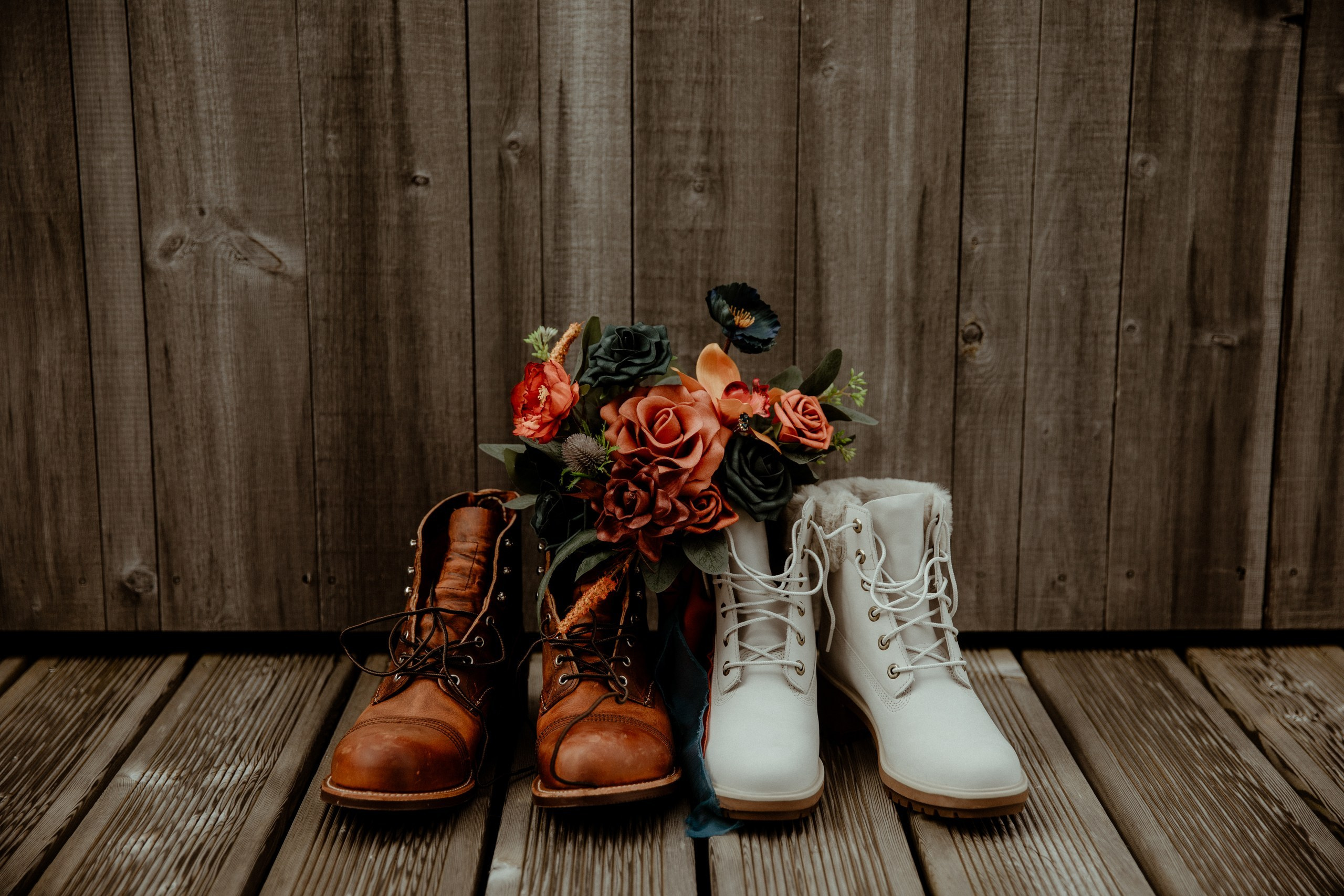 What to pack for Iceland elopement: ultimate Iceland elopement packing list. Destination wedding elopement photographer videographer