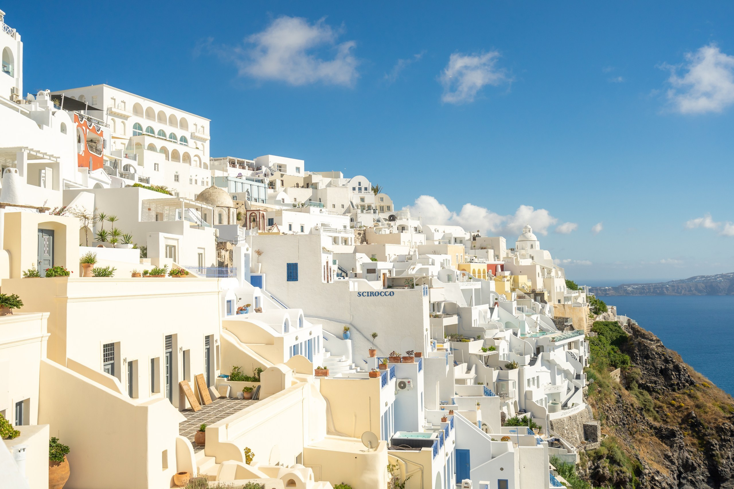 Introduction: Why Santorini Should Be on Your Bucket List. Photographe vidéaste à Santorin|Séances photos de Robe volante Santorin|