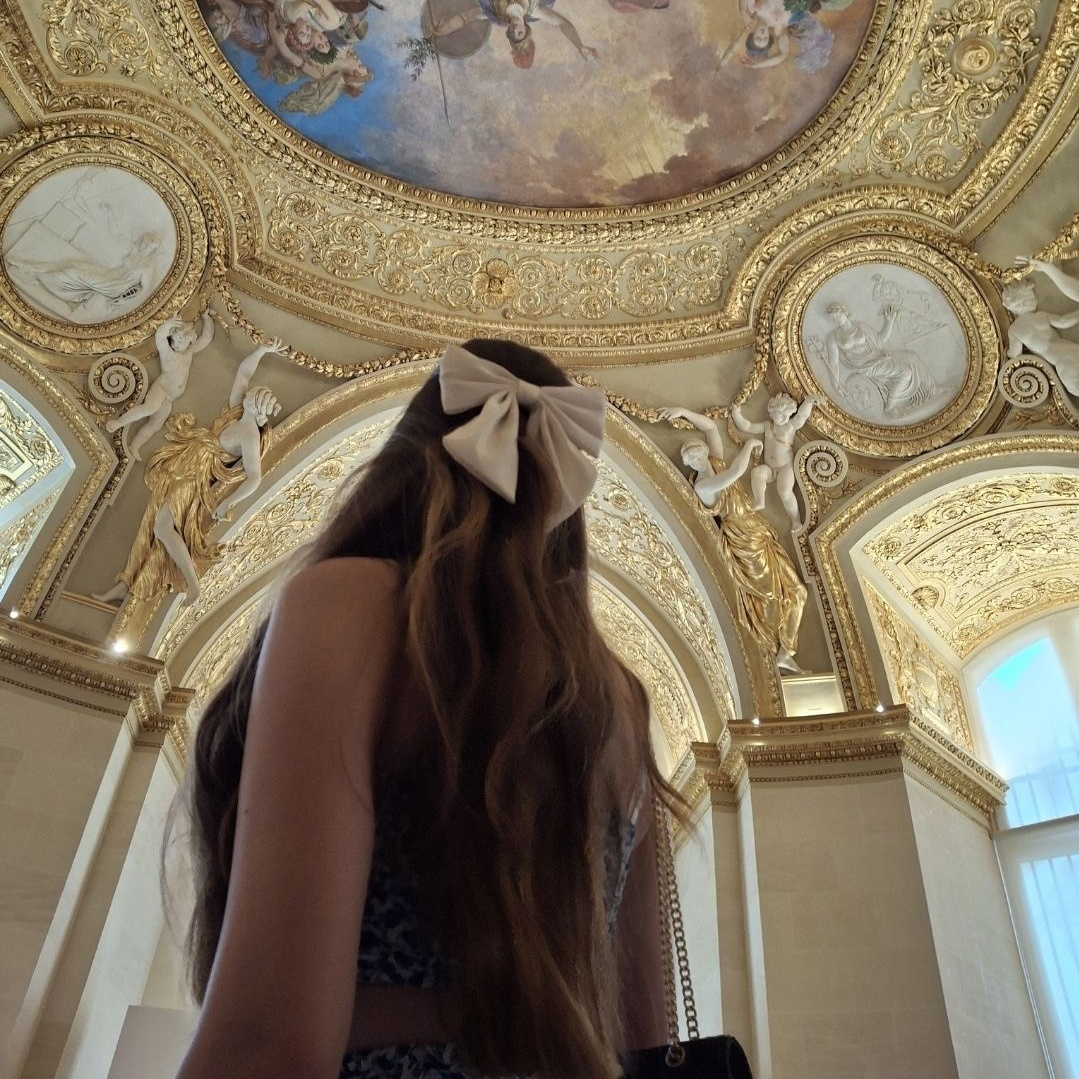 Content shooting. Photographer in Paris Yulia Shkadina | Couples, engagement, pre-wedding, individual photo-shoots in Paris at the best locations