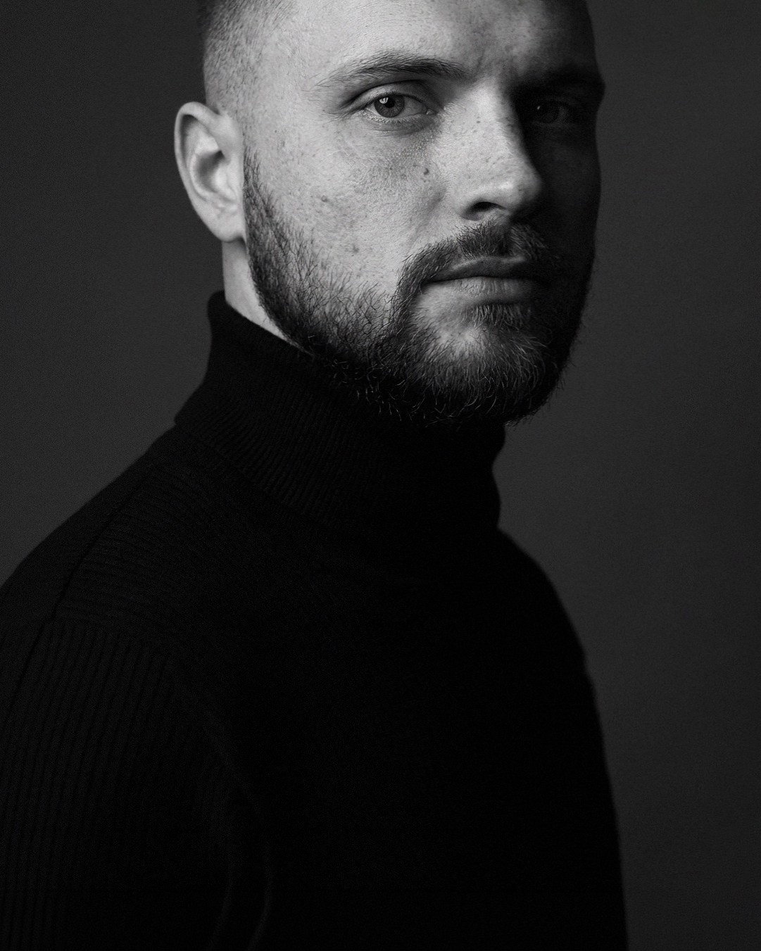 Contact | Photography Services in Dubai. Vitalii Honiukov | Photography production based in Dubai, UAE