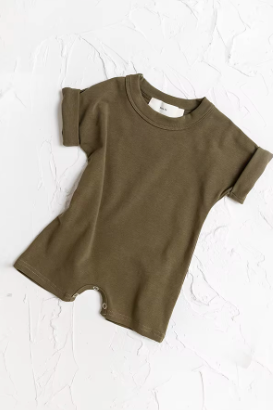 Cake smash outfits for boys. Newborn and family photographer. Hills District. Sydney