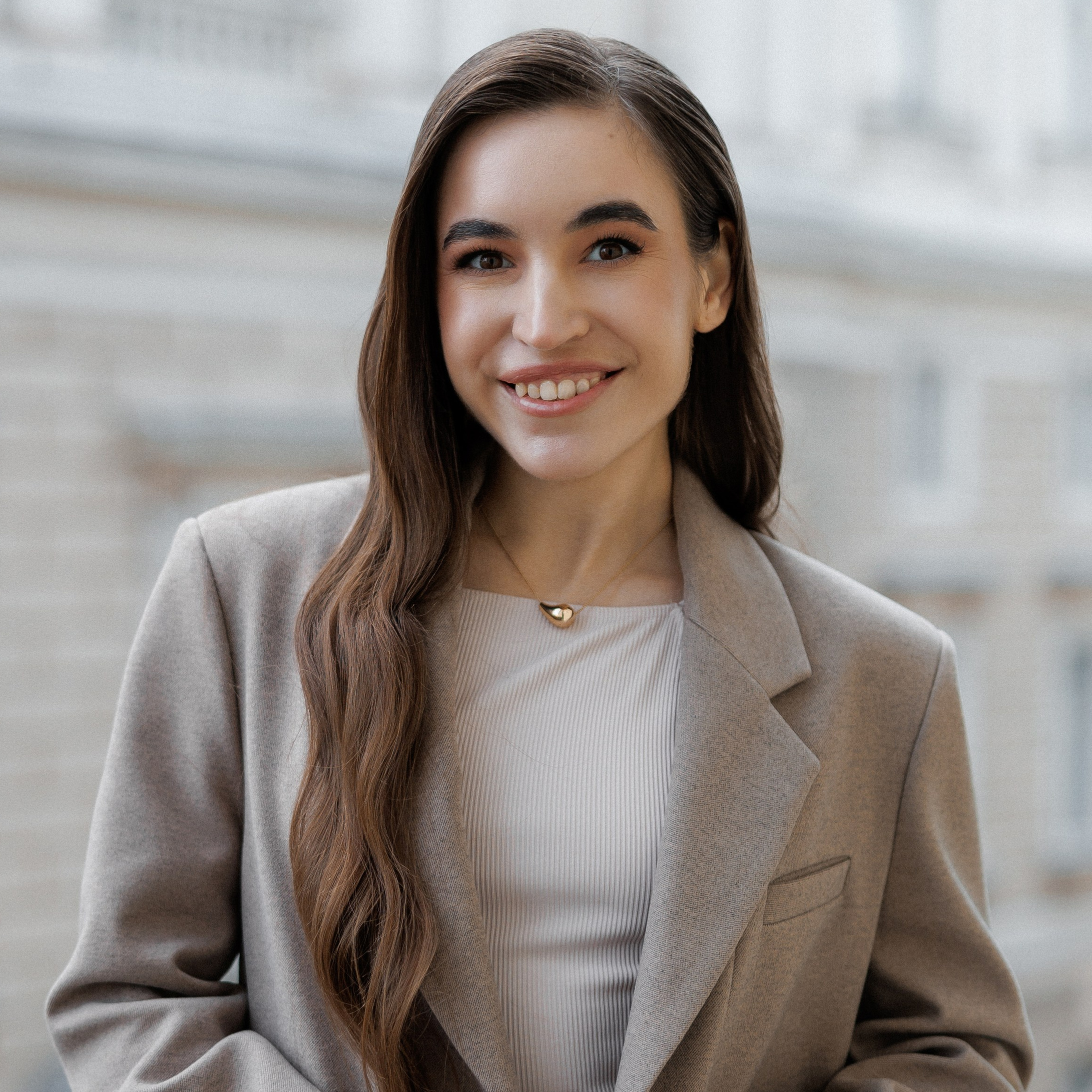 Contacts. Весільний та сімейний фотограф Одеса