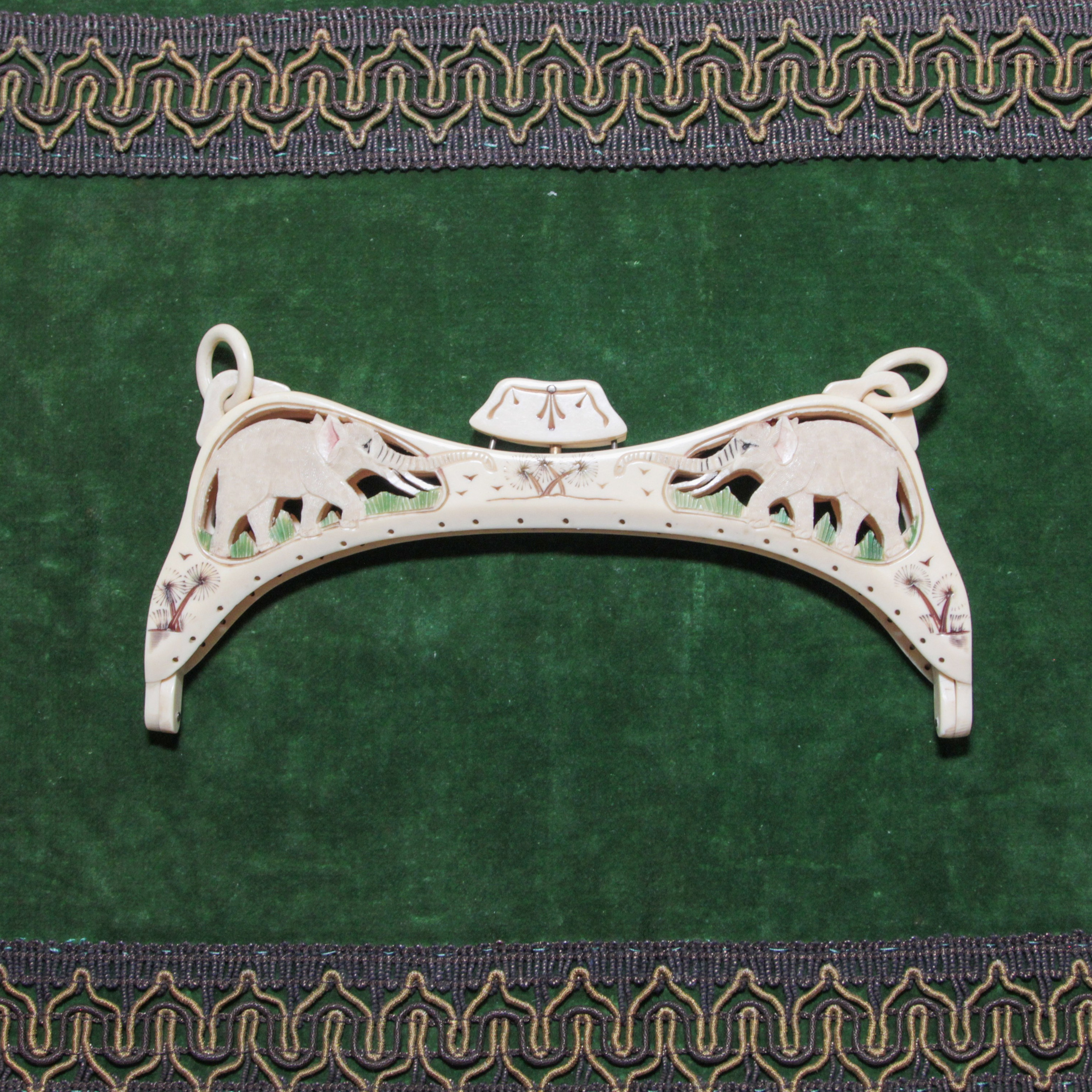 Textiles and materials for creativity. Современнные и актикварные украшения в Барселоне, Москве и Санкт-Петербурге