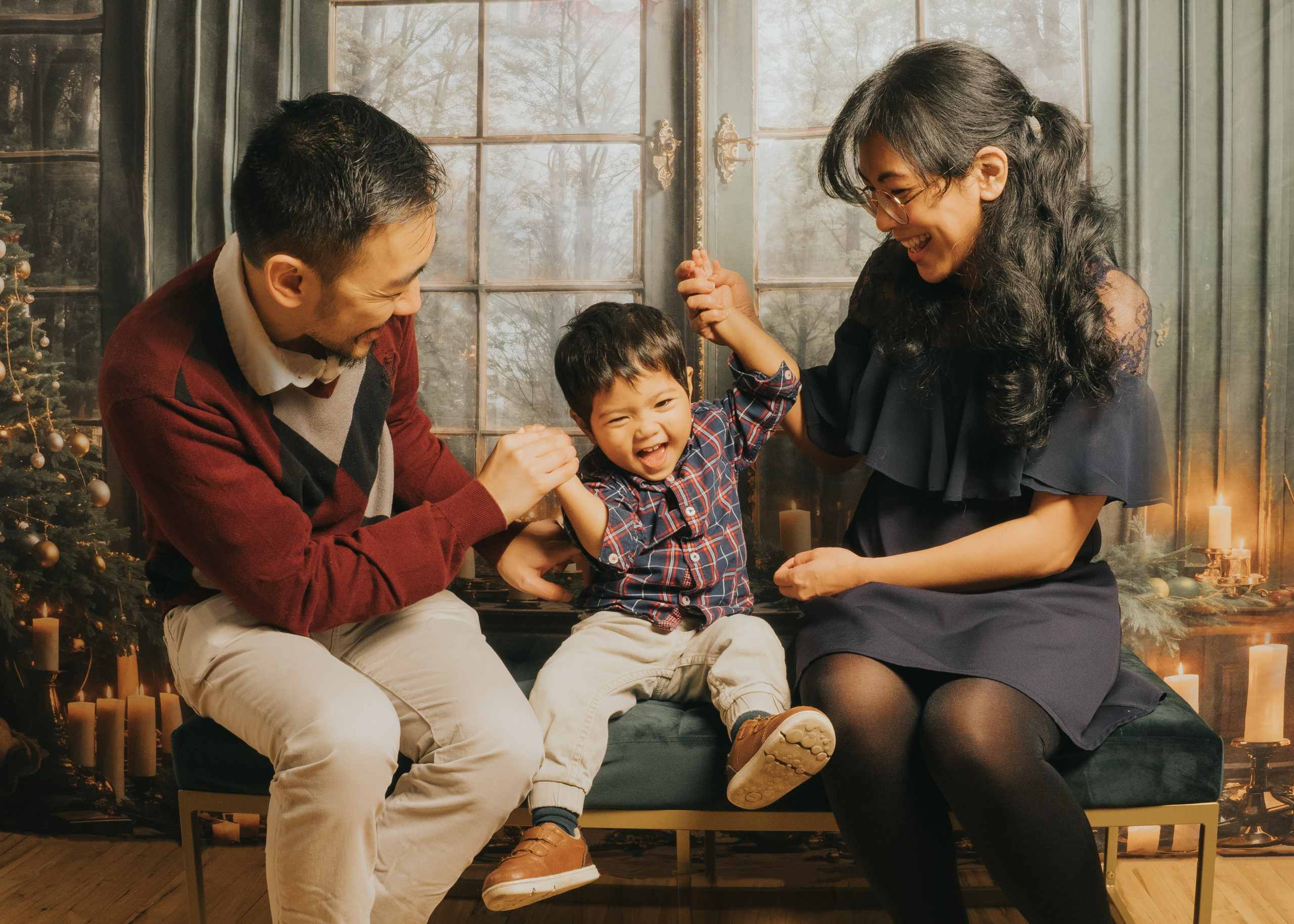 Advantages of planning a Photoshoot in my Montreal Studio in Winter. Mimosa Studios — Motherhood & Family Photographer in Montreal