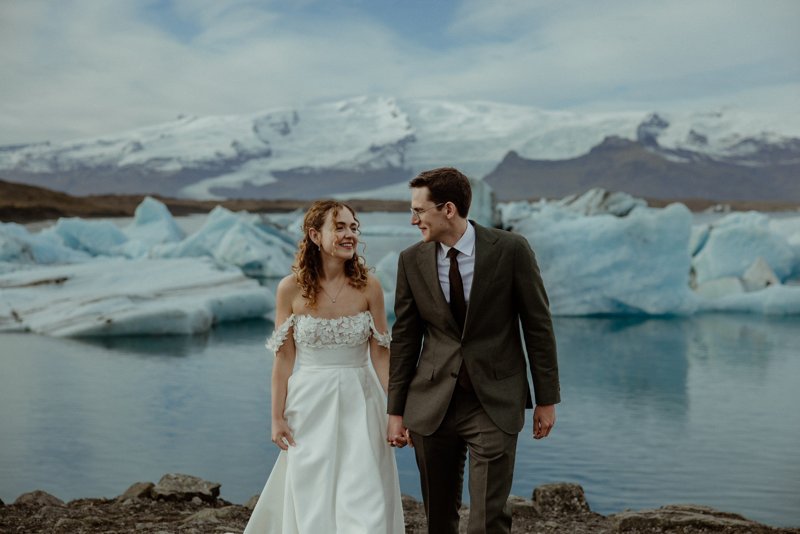 What to pack for Iceland elopement: ultimate Iceland elopement packing list. Destination wedding elopement photographer videographer