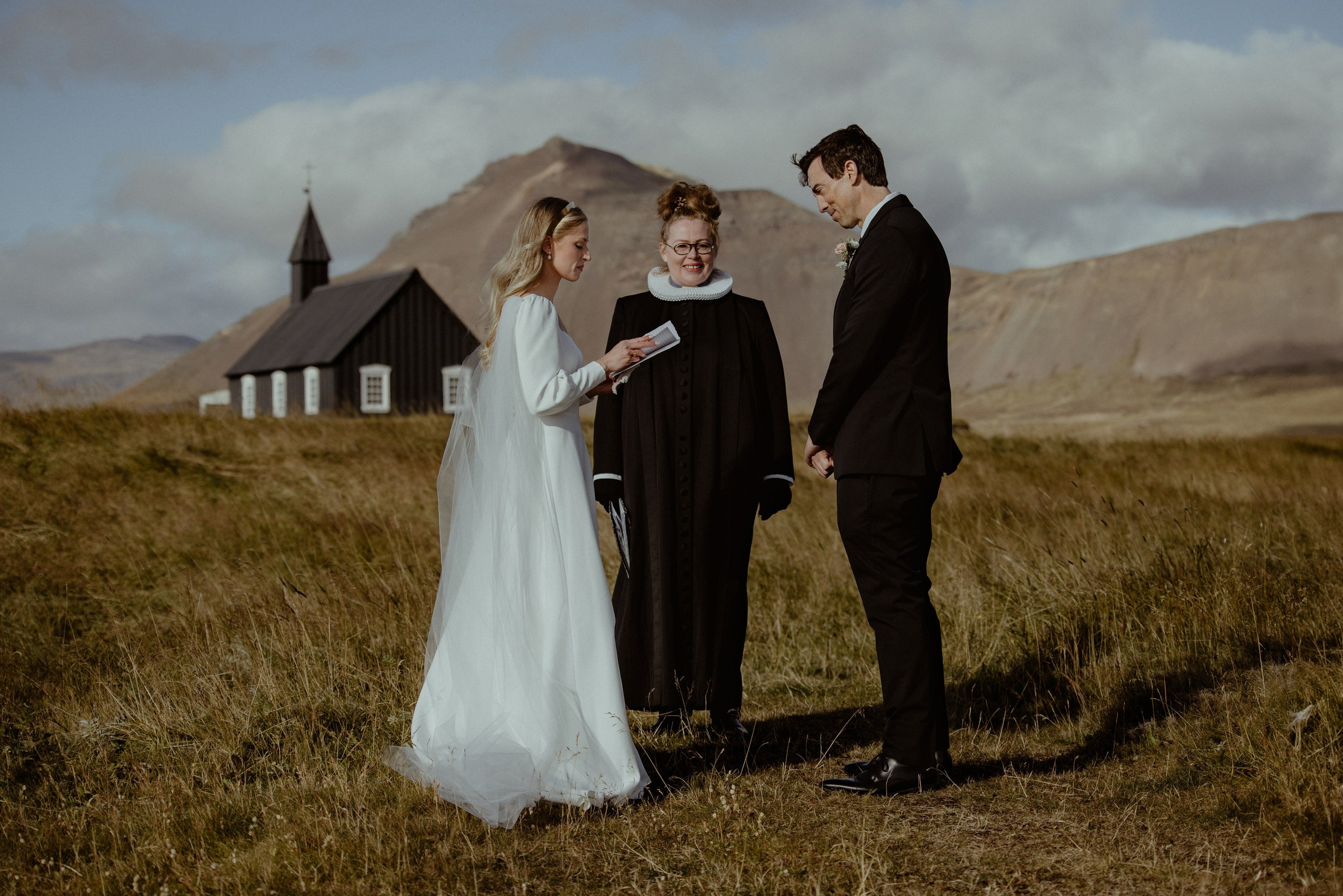 What to pack for Iceland elopement: ultimate Iceland elopement packing list. Destination wedding elopement photographer videographer