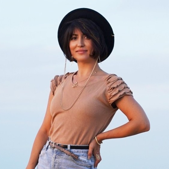 אלכסנדרה — צלמת מקצועית של משפחה, ילדים, אופנה וסרטוני תדמית