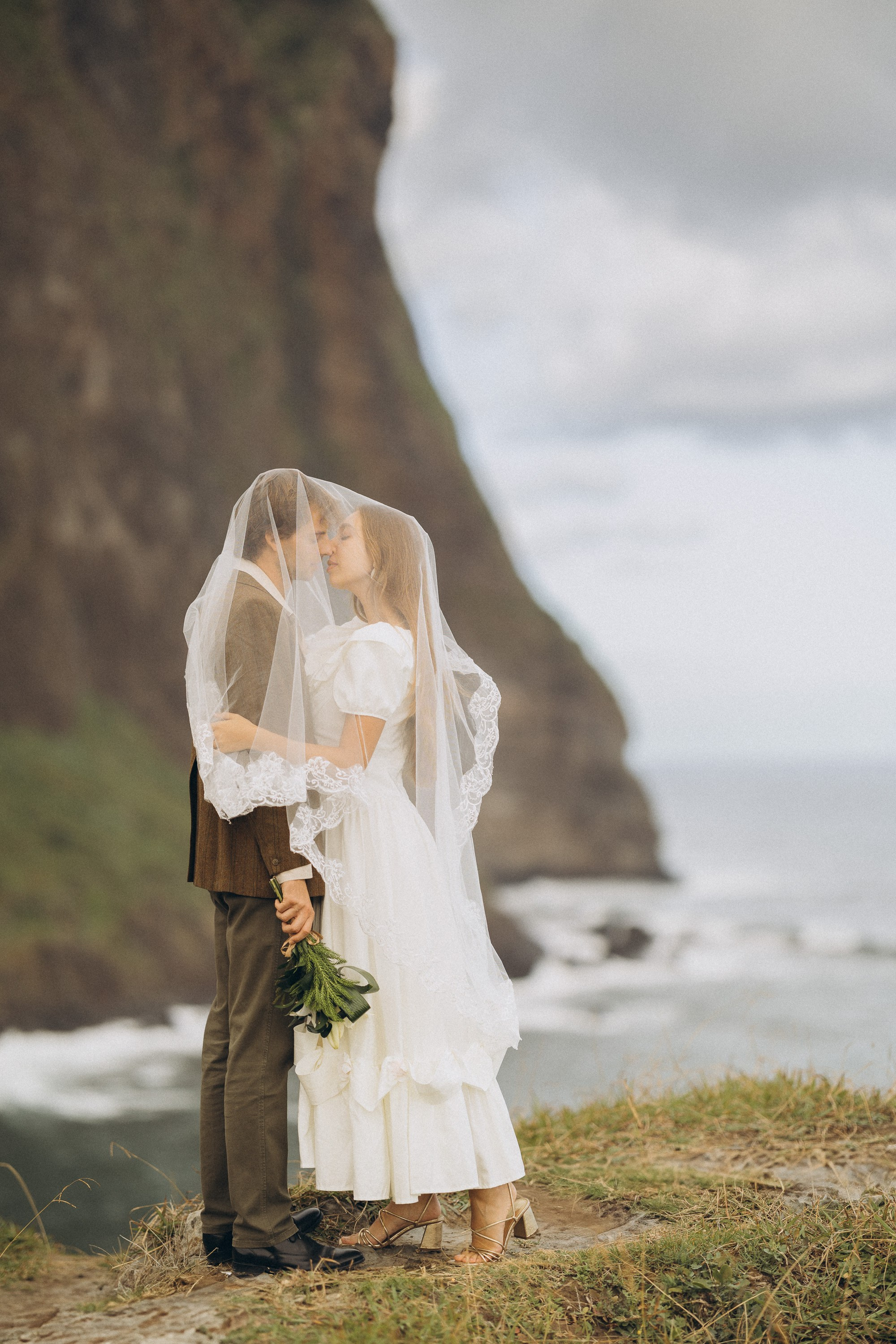 engagement photography Madeira ocean cliffs couple session natural style photographer