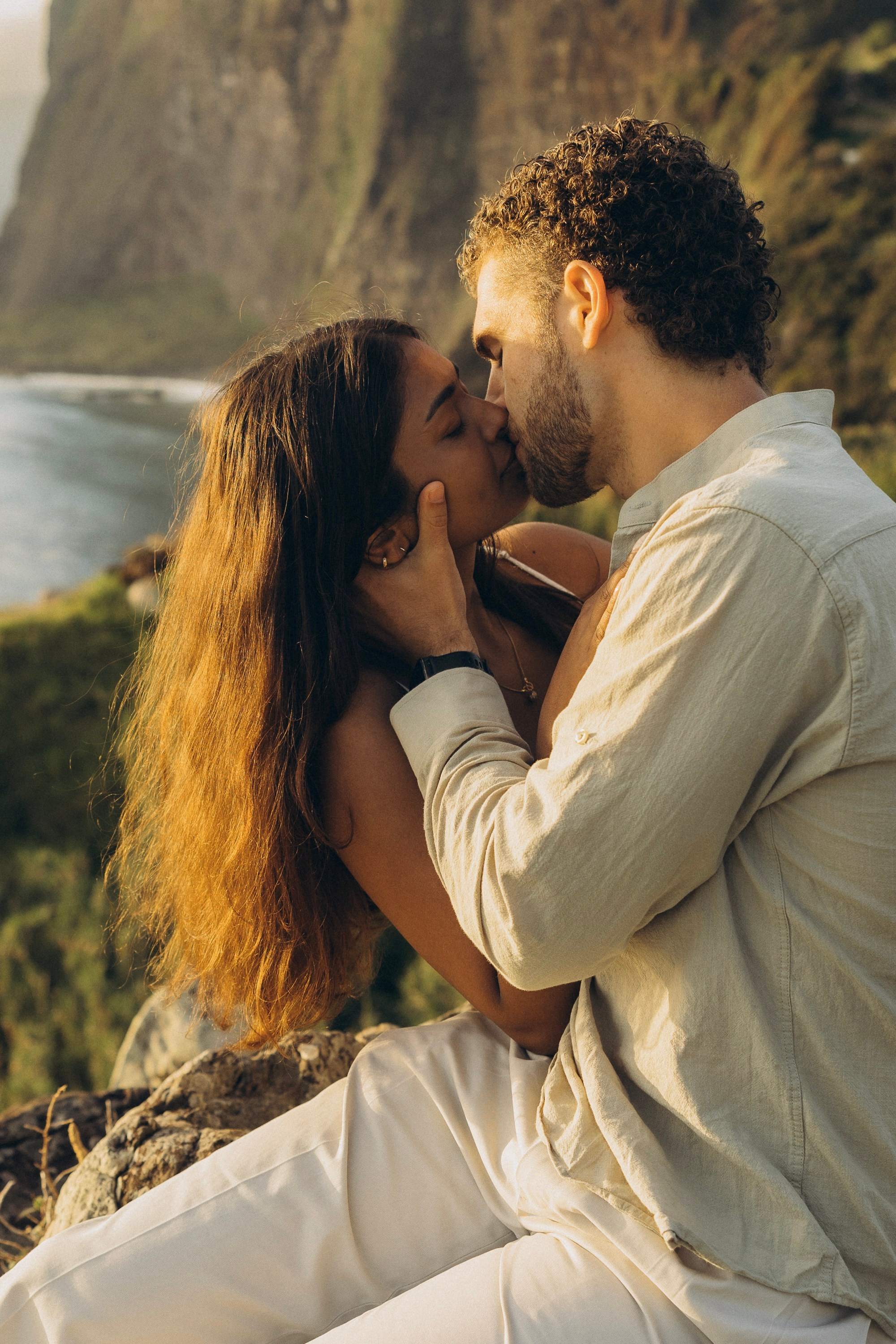 romantic couple on Madeira cliffs Miradouro do Guindaste ocean view photography