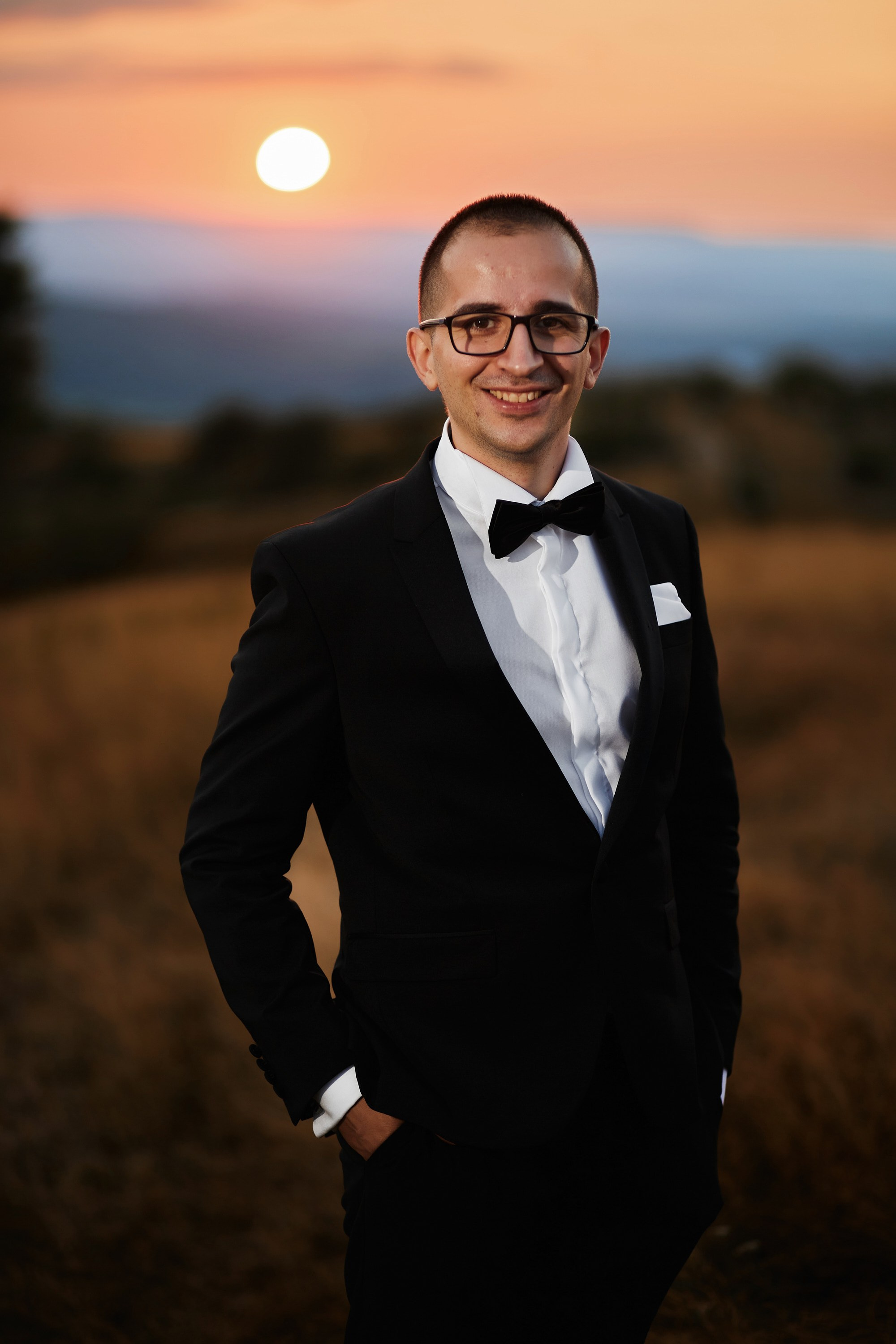 Despre mine. Rares Bucur is a professional wedding photographer based in Cluj-Napoca, Romania, specializing in wedding photography