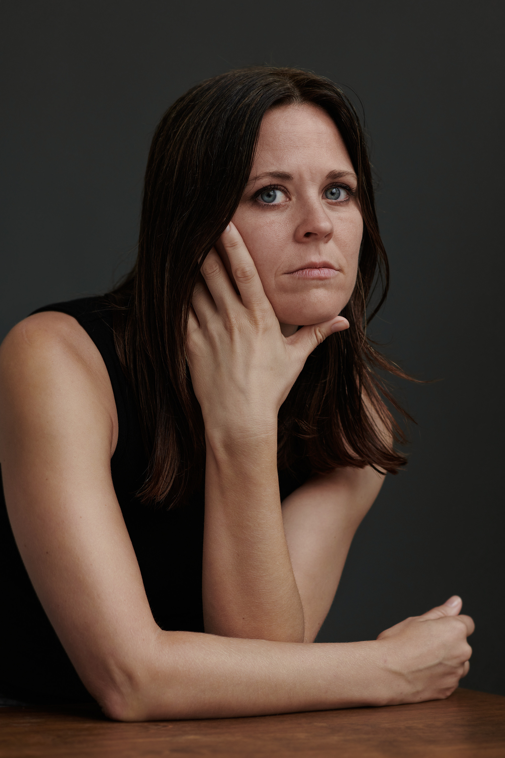 A headshot photograph of a theatre maker who explores feminist themes. The photoshoot took place in a studio in Amsterdam.