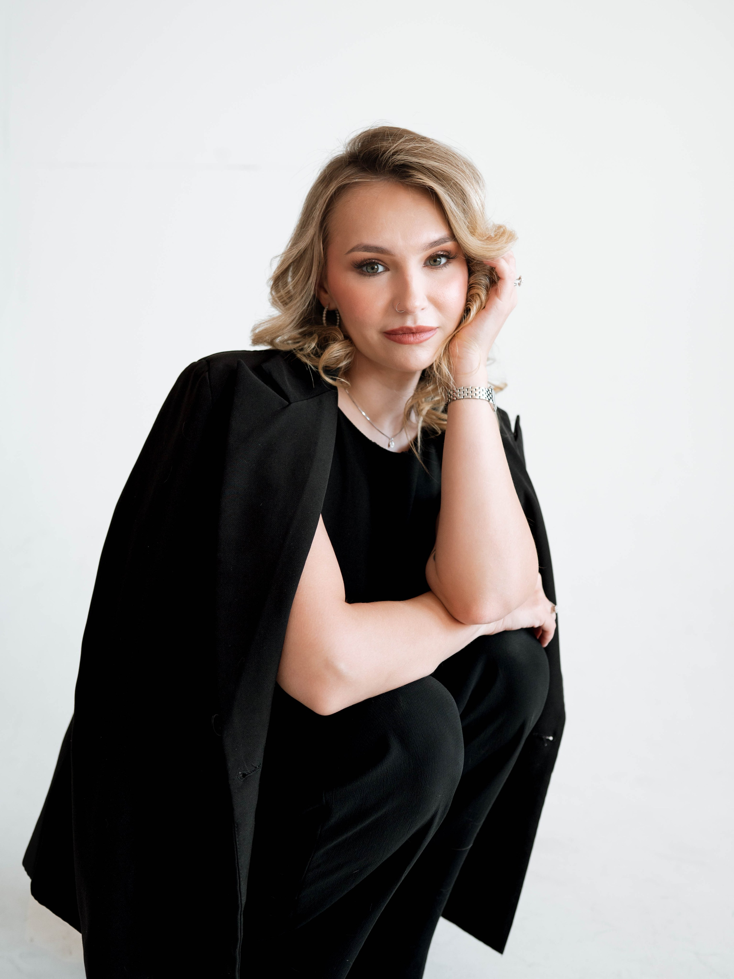 Contact. Photographer Anastasia Nagibina