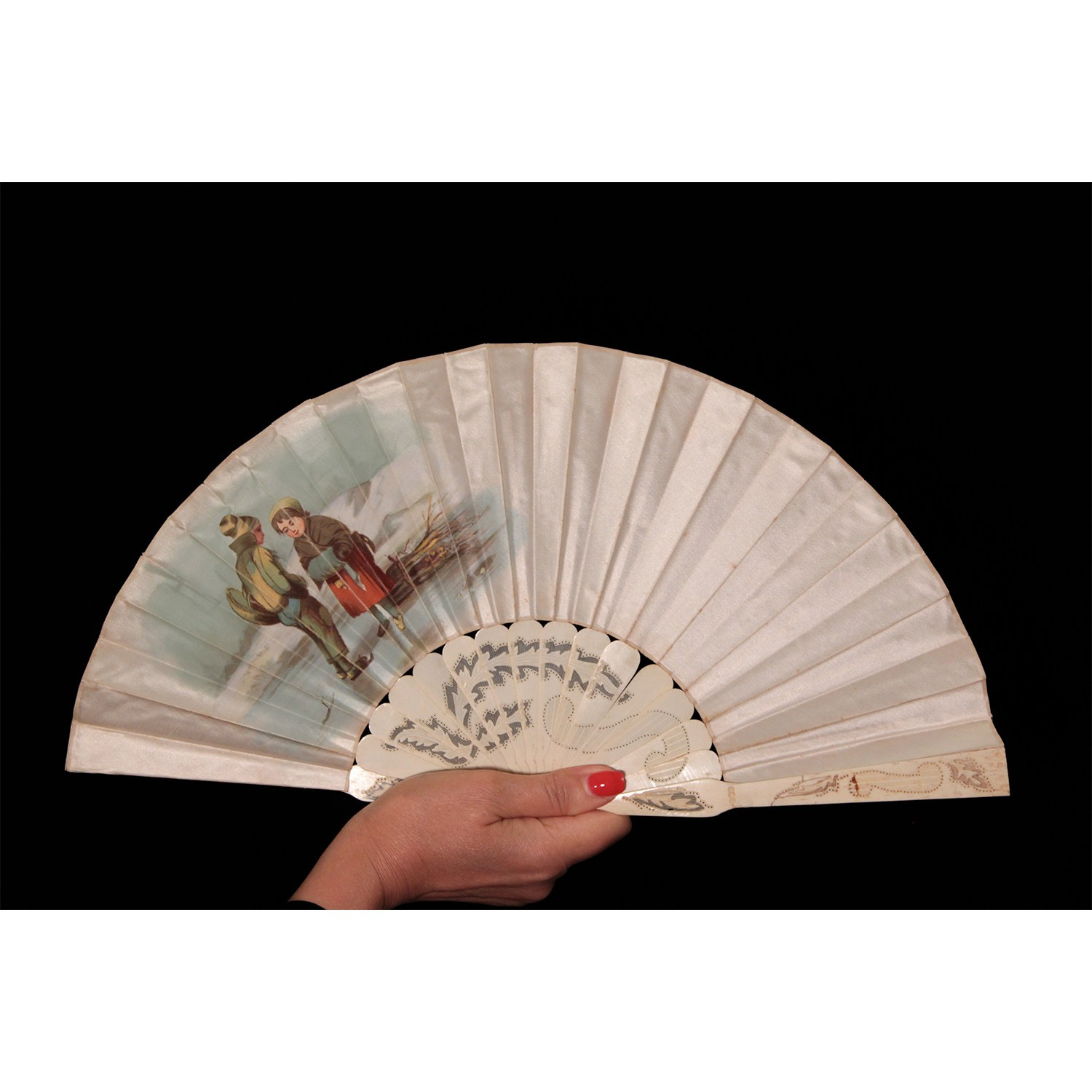 Antique fans. Современнные и актикварные украшения в Барселоне, Москве и Санкт-Петербурге