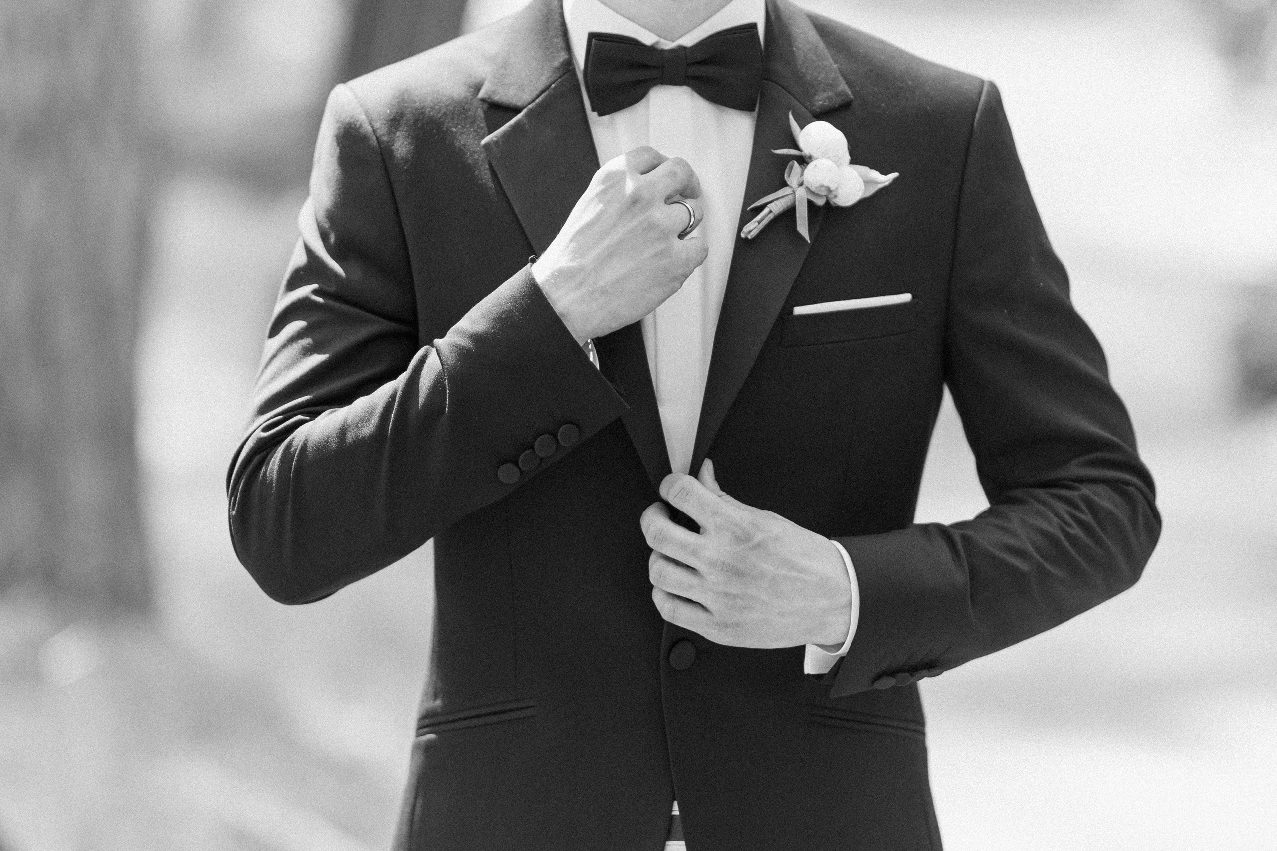 Jaunikio gidas: 5 taisyklės, kaip stilingai atrodyti vestuvių nuotraukose