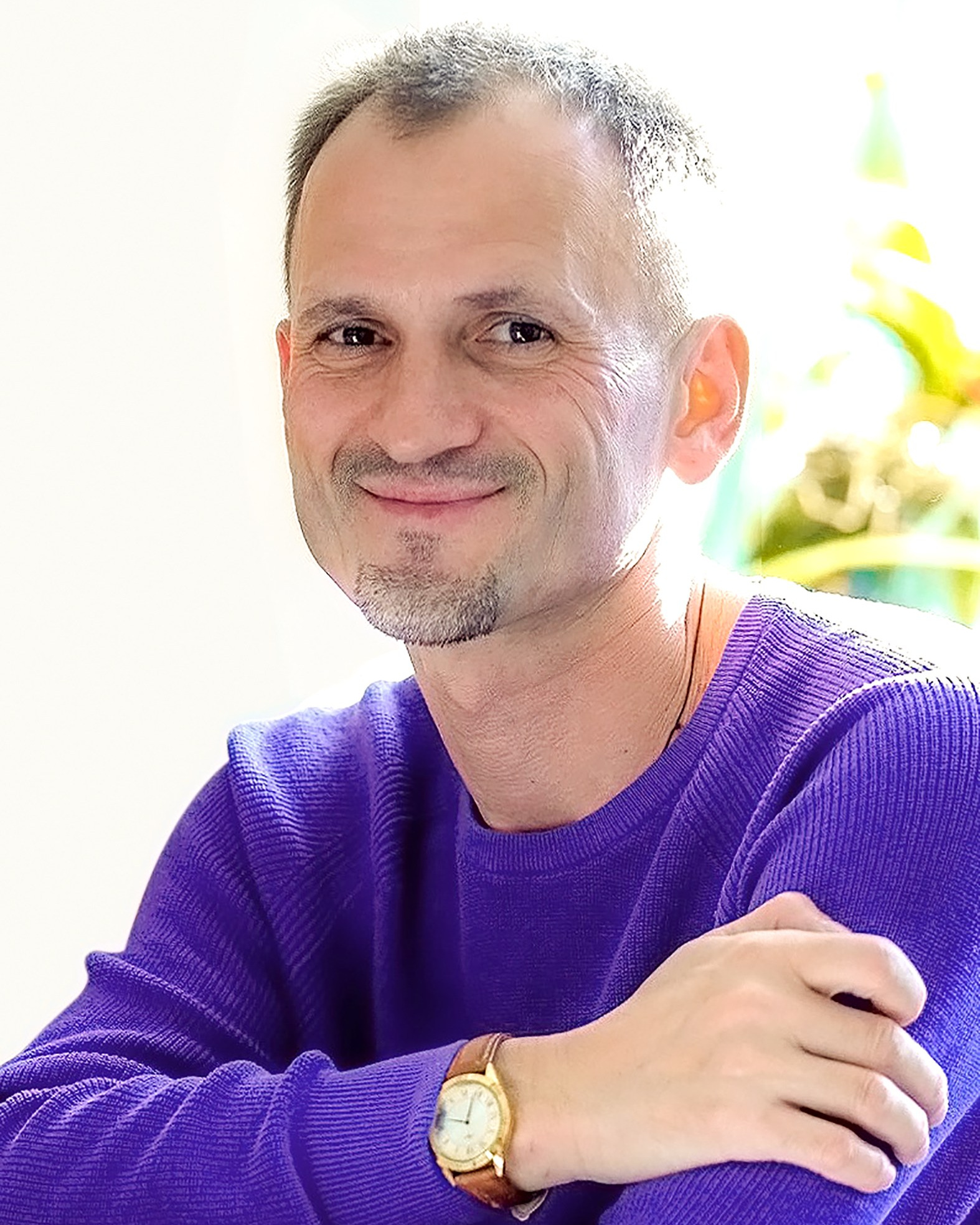 Contact. Wedding, event and family photographer in Paris, Emilian Olaru