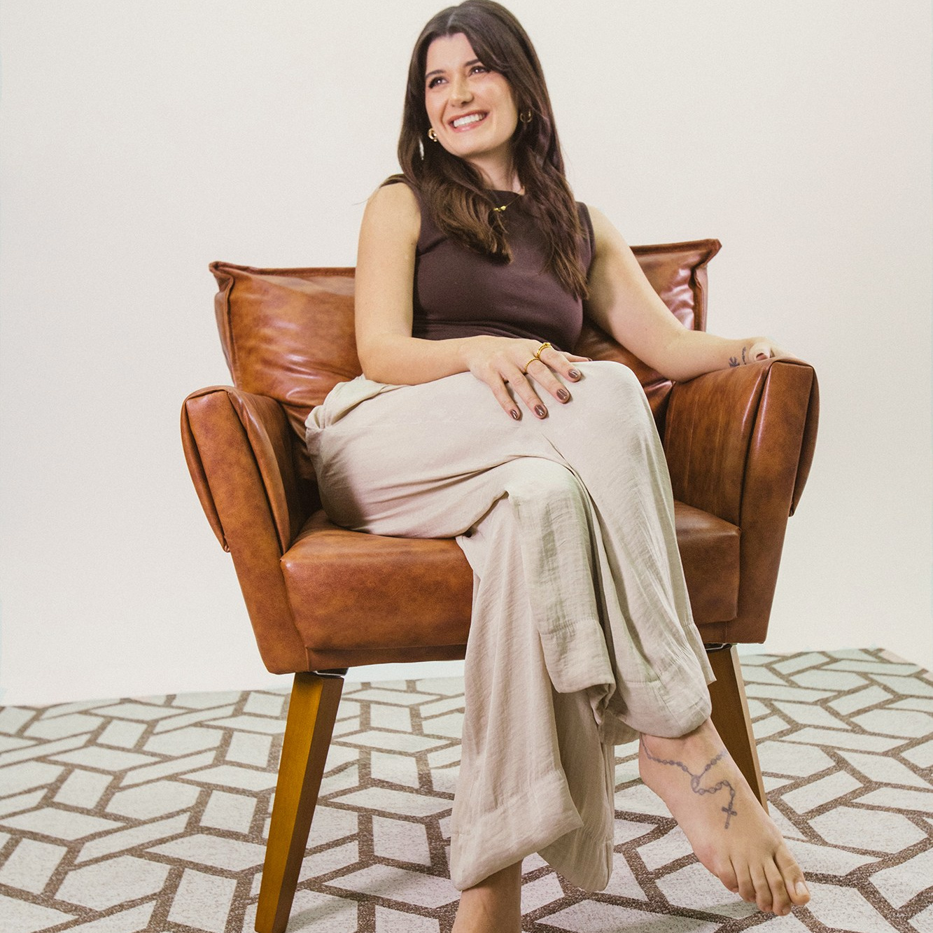 Foto corporativa de mulher em ensaio de estúdio