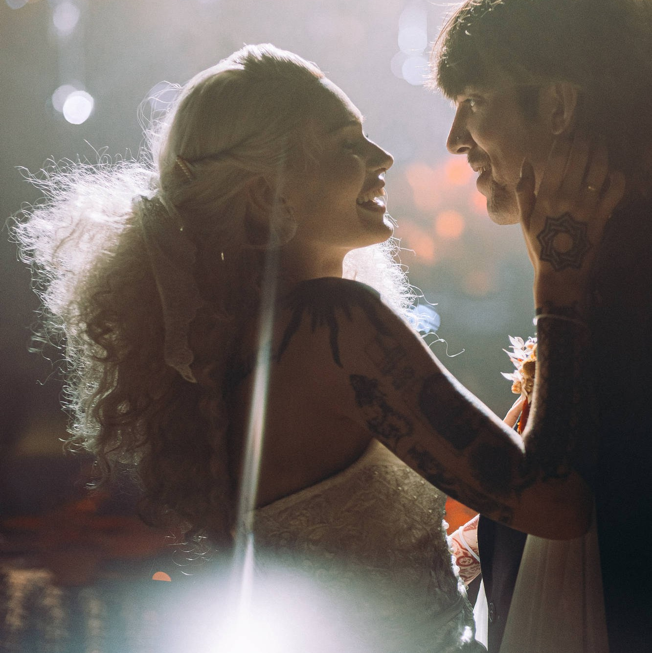 Dzīvā kāzu fotogrāfija - klasiska, huligāniska, dažāda