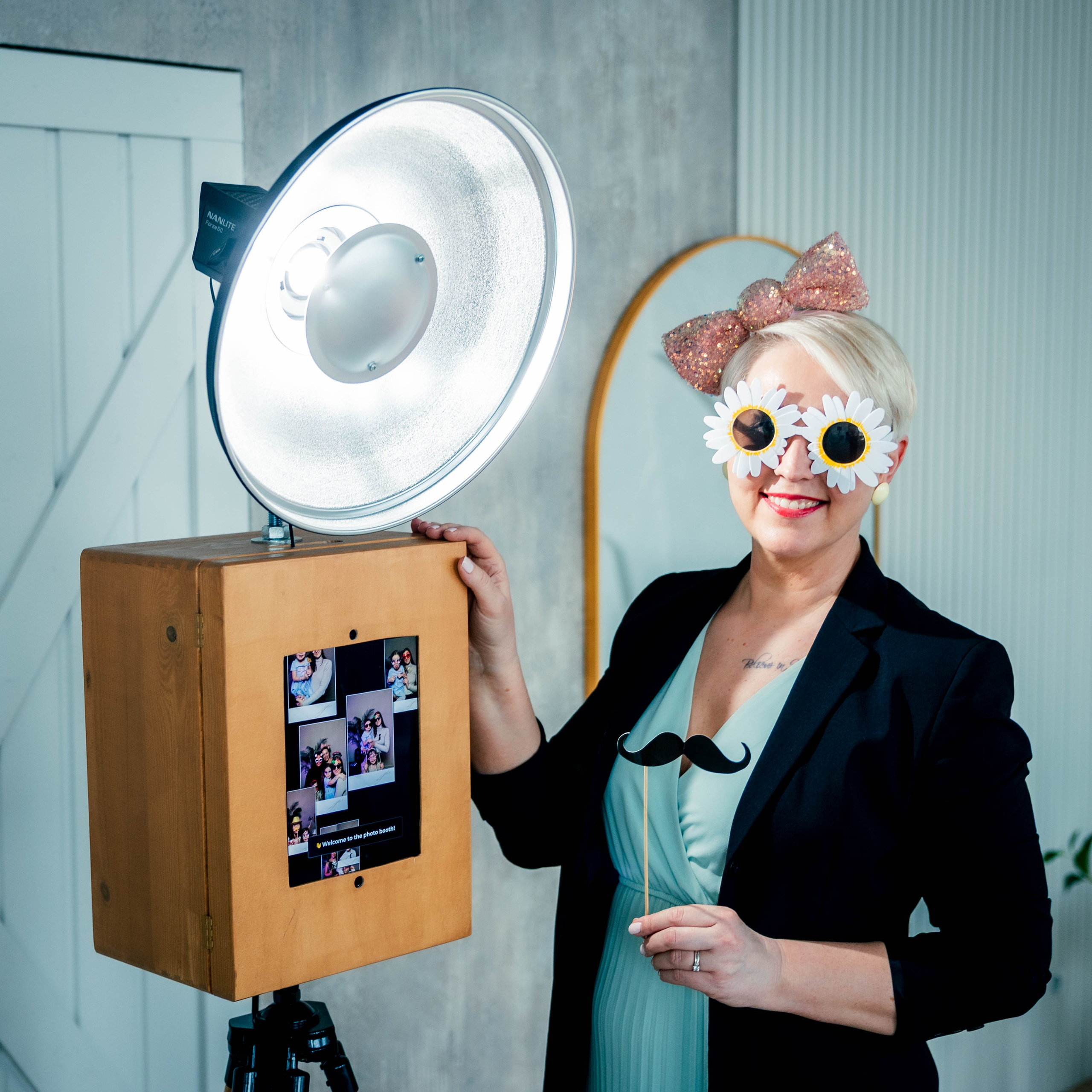 Küsi julgelt hinnapakkumist. Fotobox I Fotopeegel I Photobooth I Fotoboksi rent Eestis