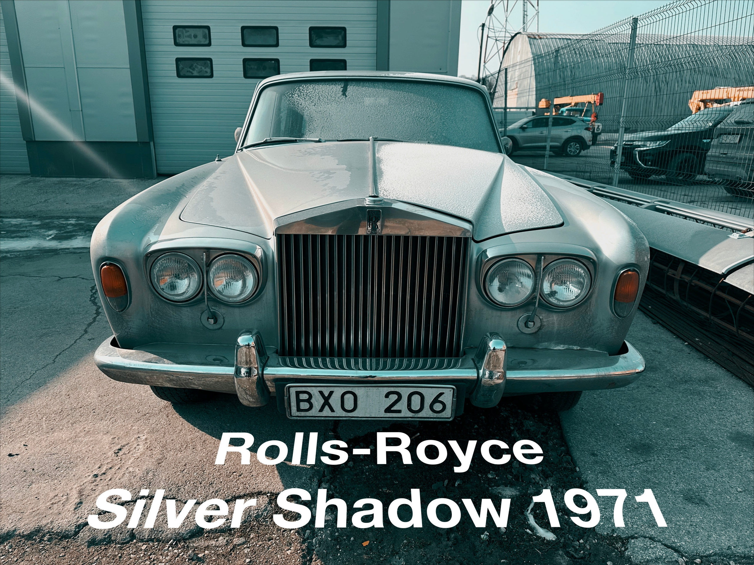 Классический Rolls-Royce Silver Shadow 1971 года, символ британской роскоши и инженерного мастерства.
