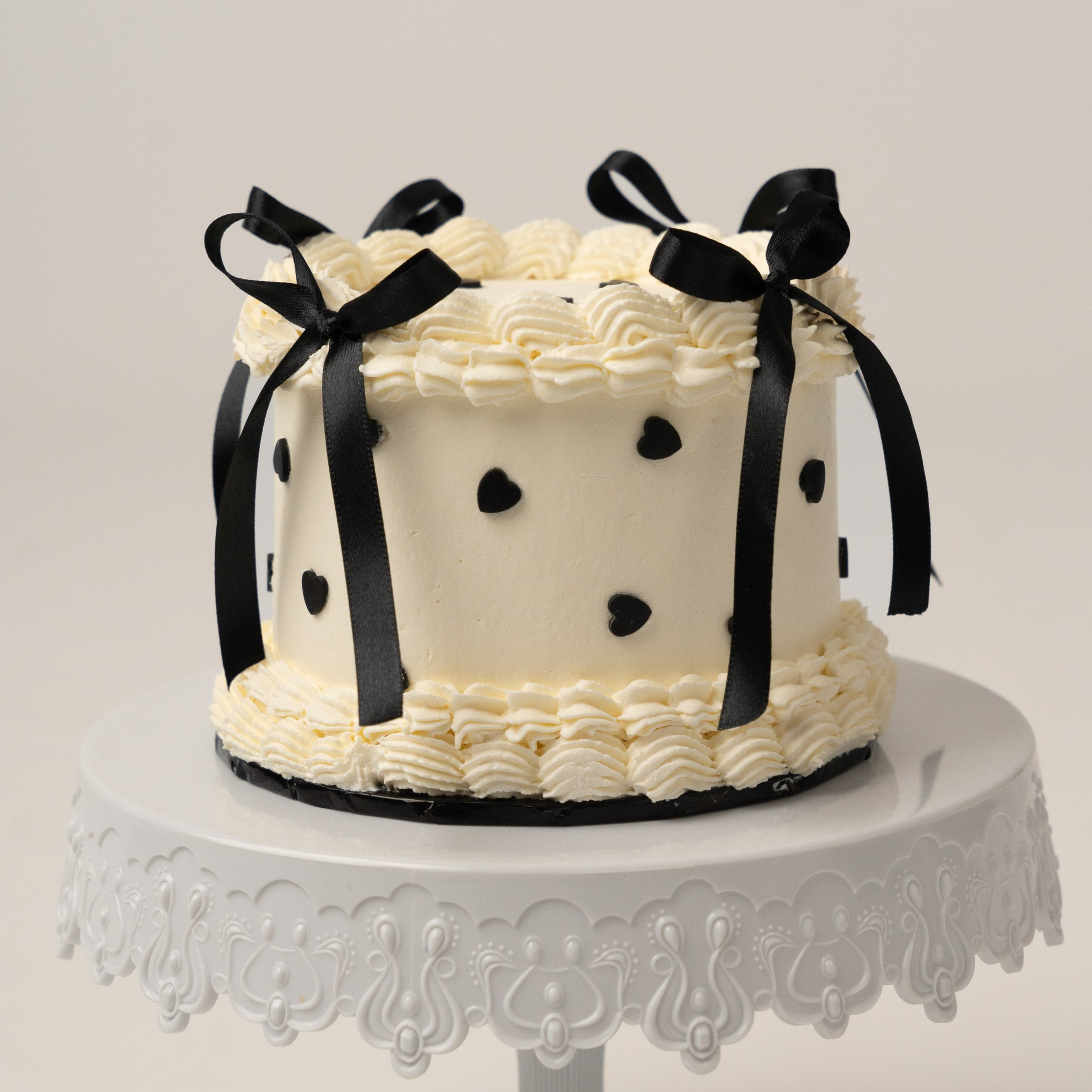 Cake smash session. Newborn and family photographer. Hills District. Sydney