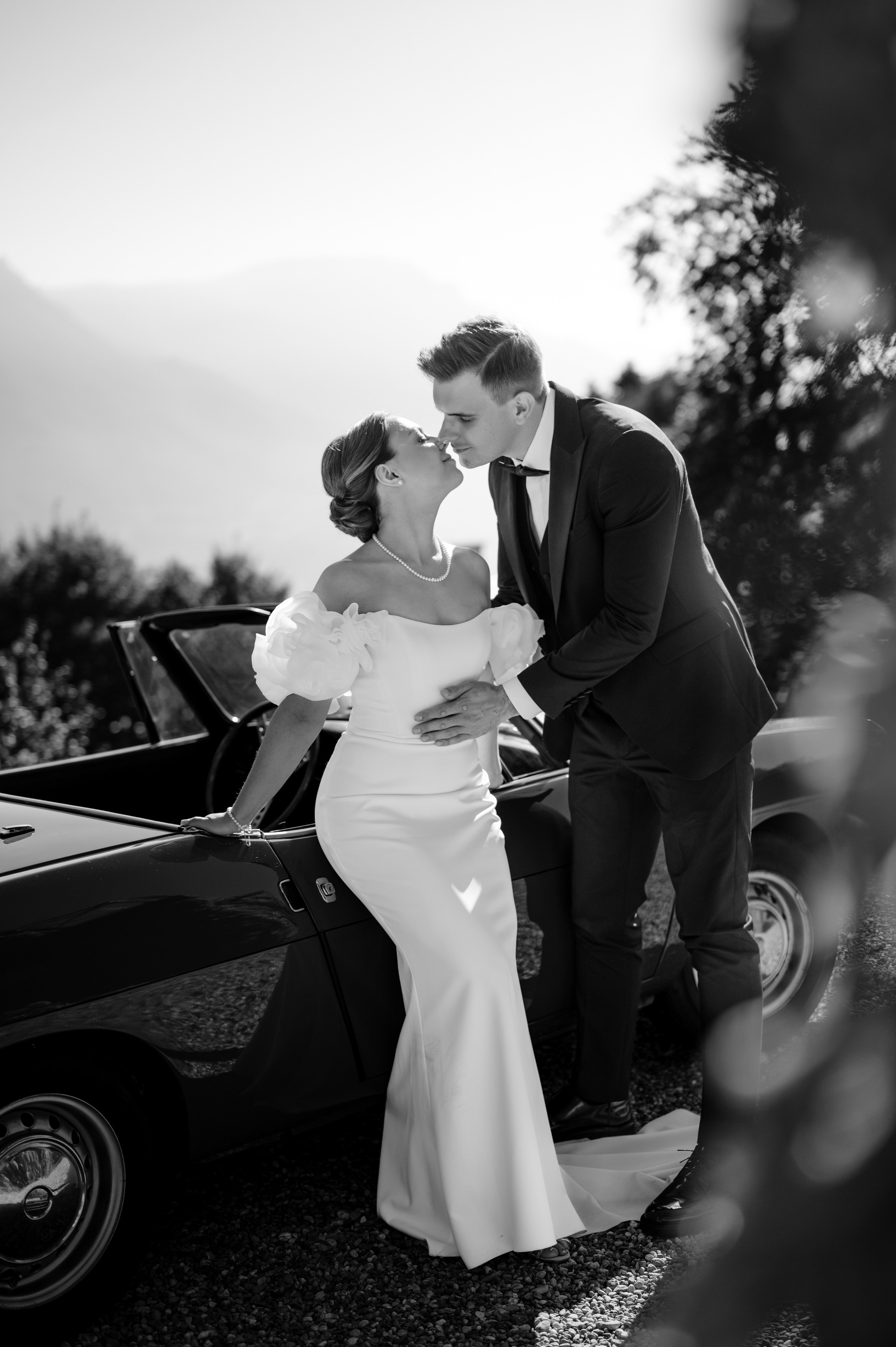 How to Pose Naturally for Your Wedding Photos. Wedding photographer Italy, France, Germany, Spain, Poland Oleg Zaicev