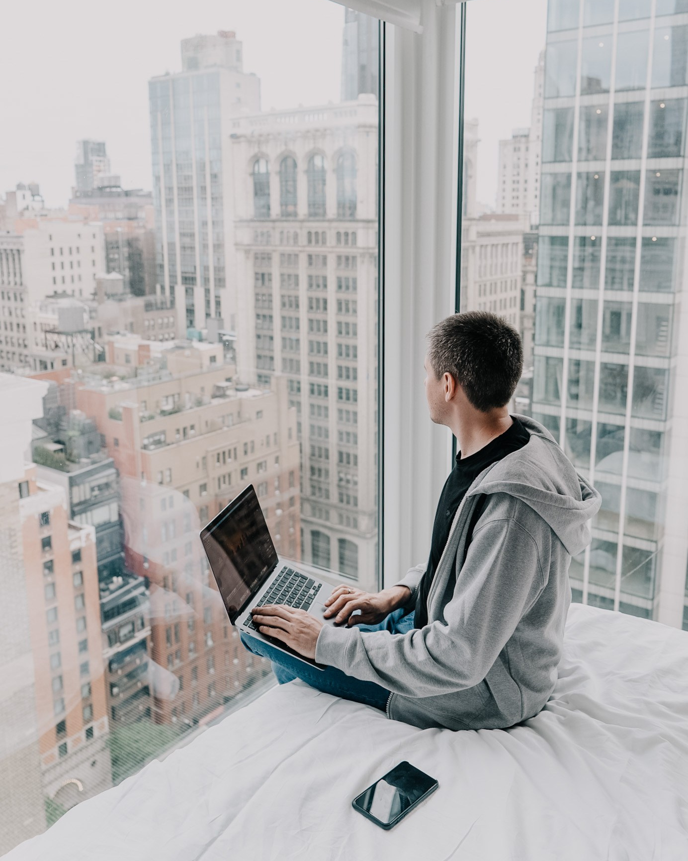 Photographer and videographer in New York — Aleksei Makarov // Get in touch. Videographer and photographer in New York // MAKAROV.VIDEO