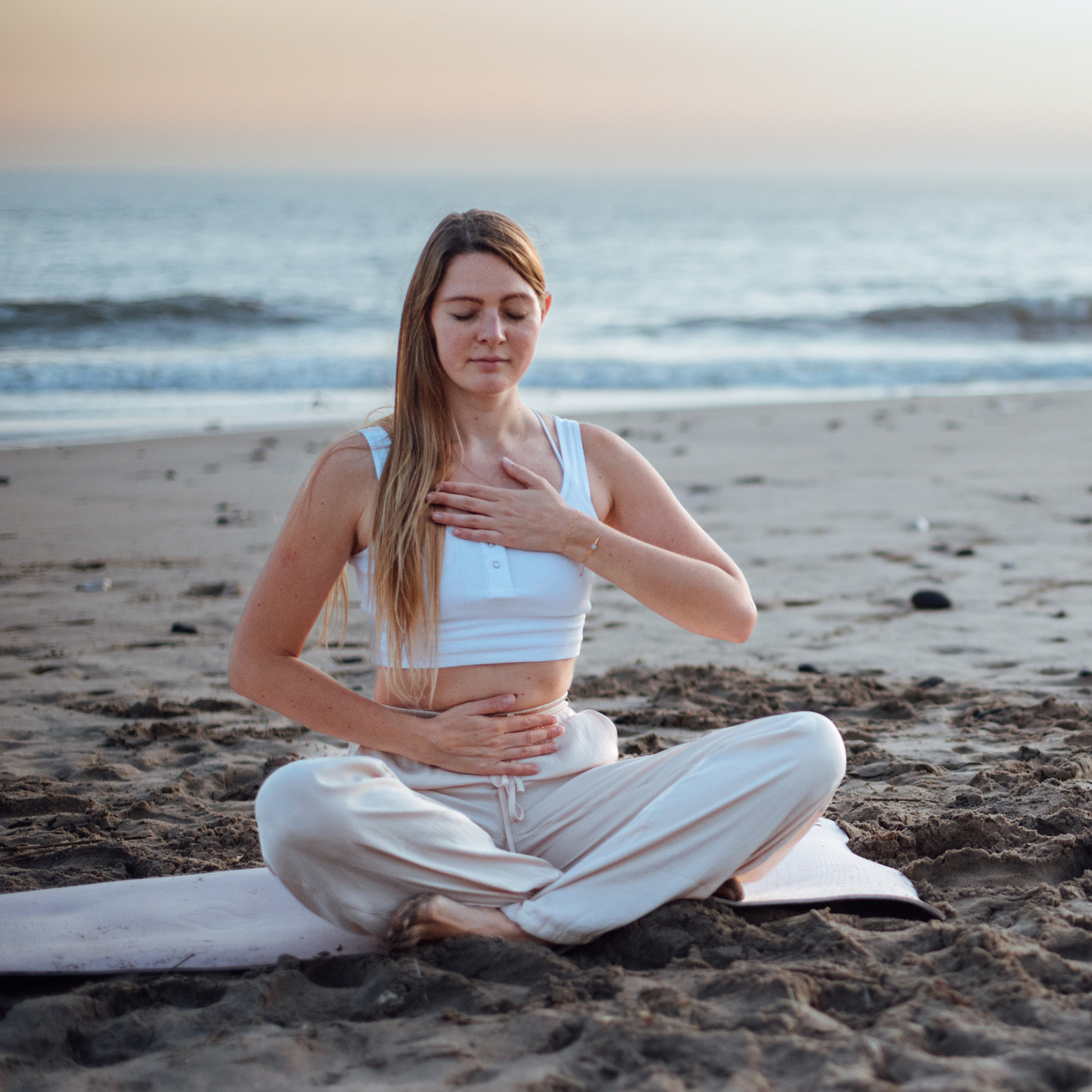 Kurz Jógou k lepšímu spánku. Mateřství. Nevýchova. Život v souladu s přírodou. Jóga