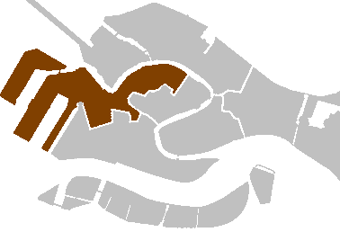 Venice is&nbsp;a&nbsp;city of&nbsp;dreams, and every corner of&nbsp;it&nbsp;is&nbsp;picturesque. As&nbsp;a&nbsp;Venice photographer, finding the right location for your photoshoot can be&nbsp;a&nbsp;daunting task. However, the Santa Croce district offers an&nbsp;ideal location for your photography sessions. This article will highlight the features that make the Santa Croce district an&nbsp;ideal location for your photoshoot.The Santa Croce area is&nbsp;conveniently located close to&nbsp;the Piazzale Roma bus station and vaporetto stops, making it&nbsp;an&nbsp;accessible location. It&nbsp;takes approximately 20-30 minutes to&nbsp;walk from Santa Croce to&nbsp;the center of&nbsp;Venice. As&nbsp;a&nbsp;photographer, this means you can easily access other scenic spots in&nbsp;Venice from Santa Croce.