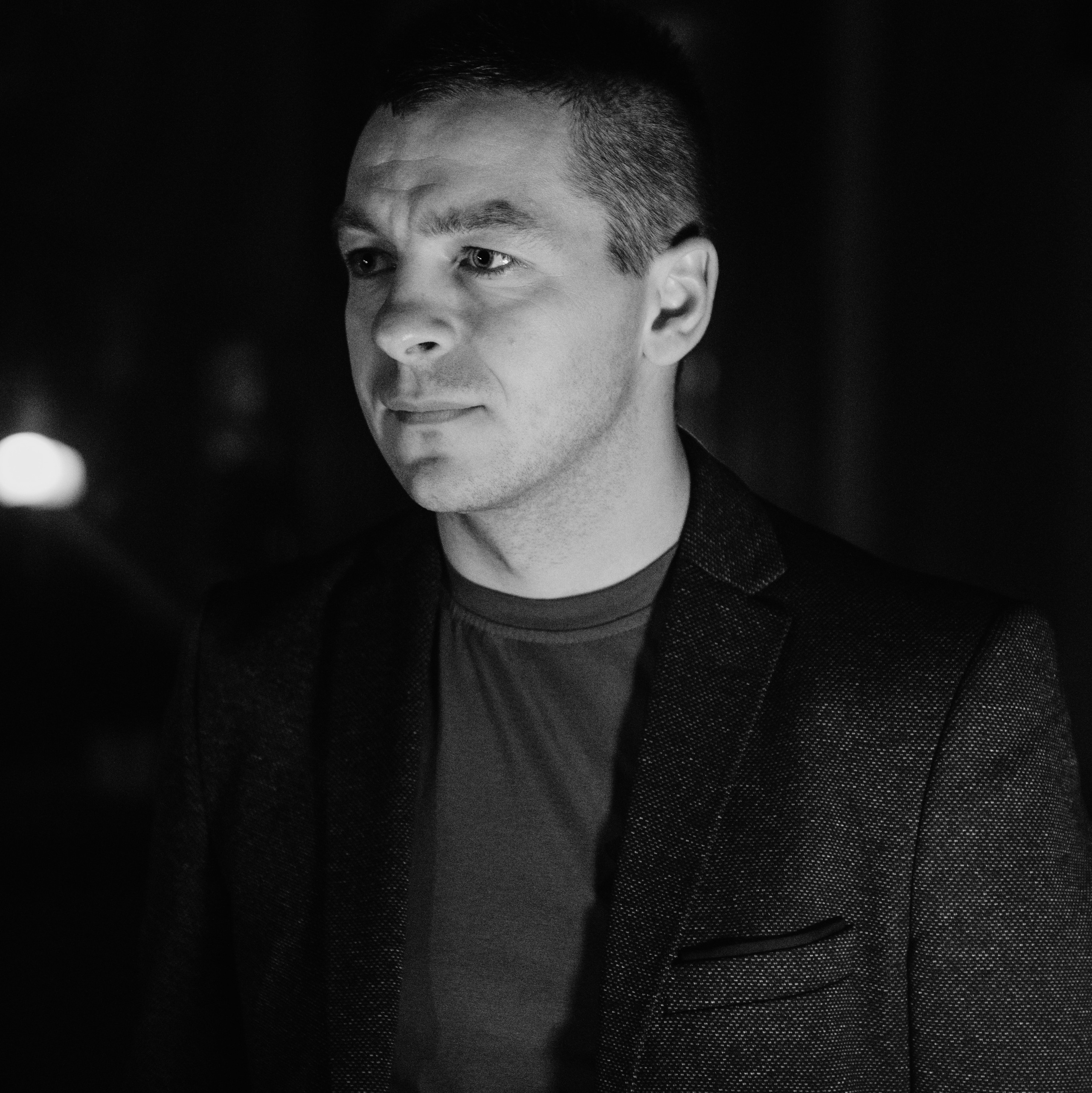 Контакти. Фотограф Роман Жосу Золочів