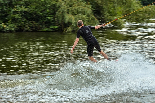 Wasserschi am See im Seepark Kirchheim Hessen